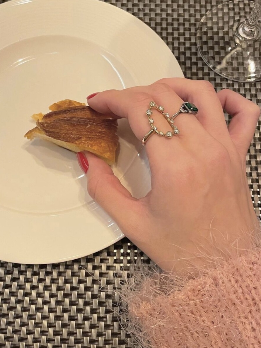 Maman et Fille Women Petal Ring 착용 스타일 - 1
