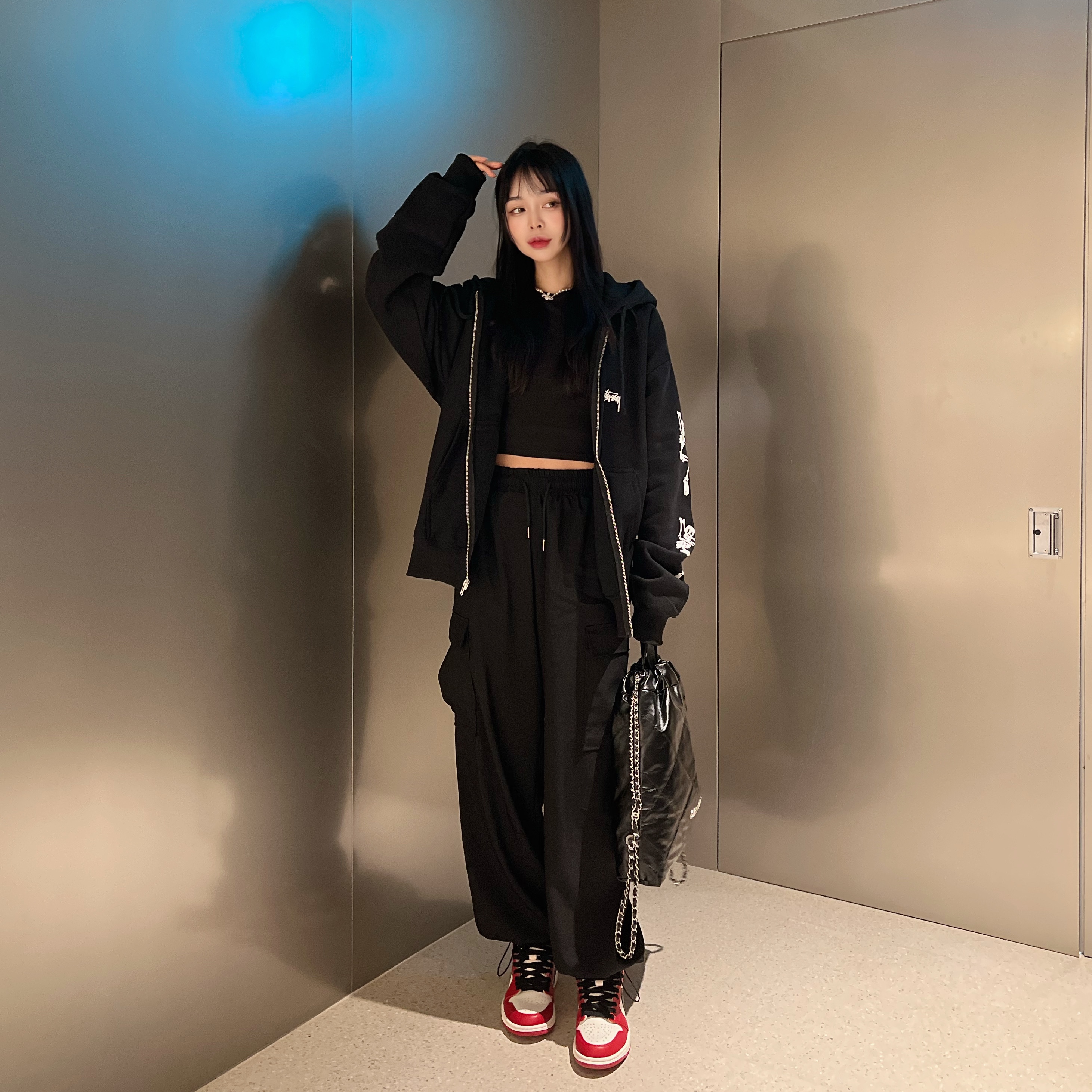 Jordan 1 Retro High OG Chicago 2022, Chanel 22 Backpack Calfskin & Silver Black 착용 스타일 - 1