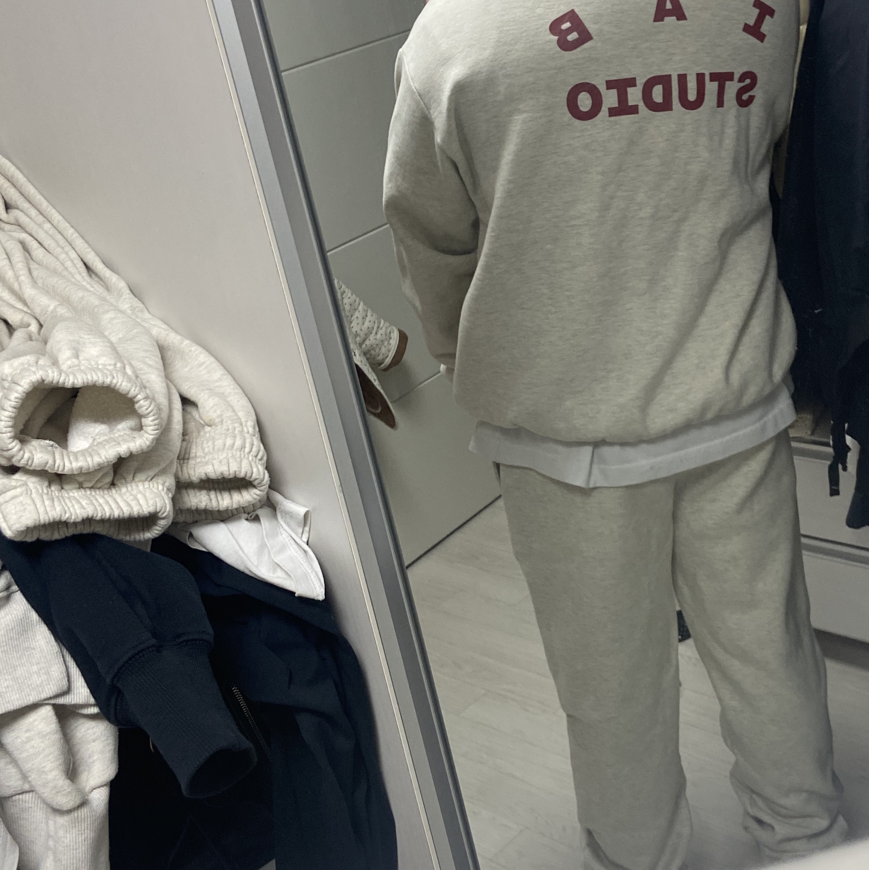 IAB Studio Half Zip-Up Oatmeal Burgundy, IAB Studio Sweatpants Oatmeal Burgundy - 23SS 착용 스타일 - 3