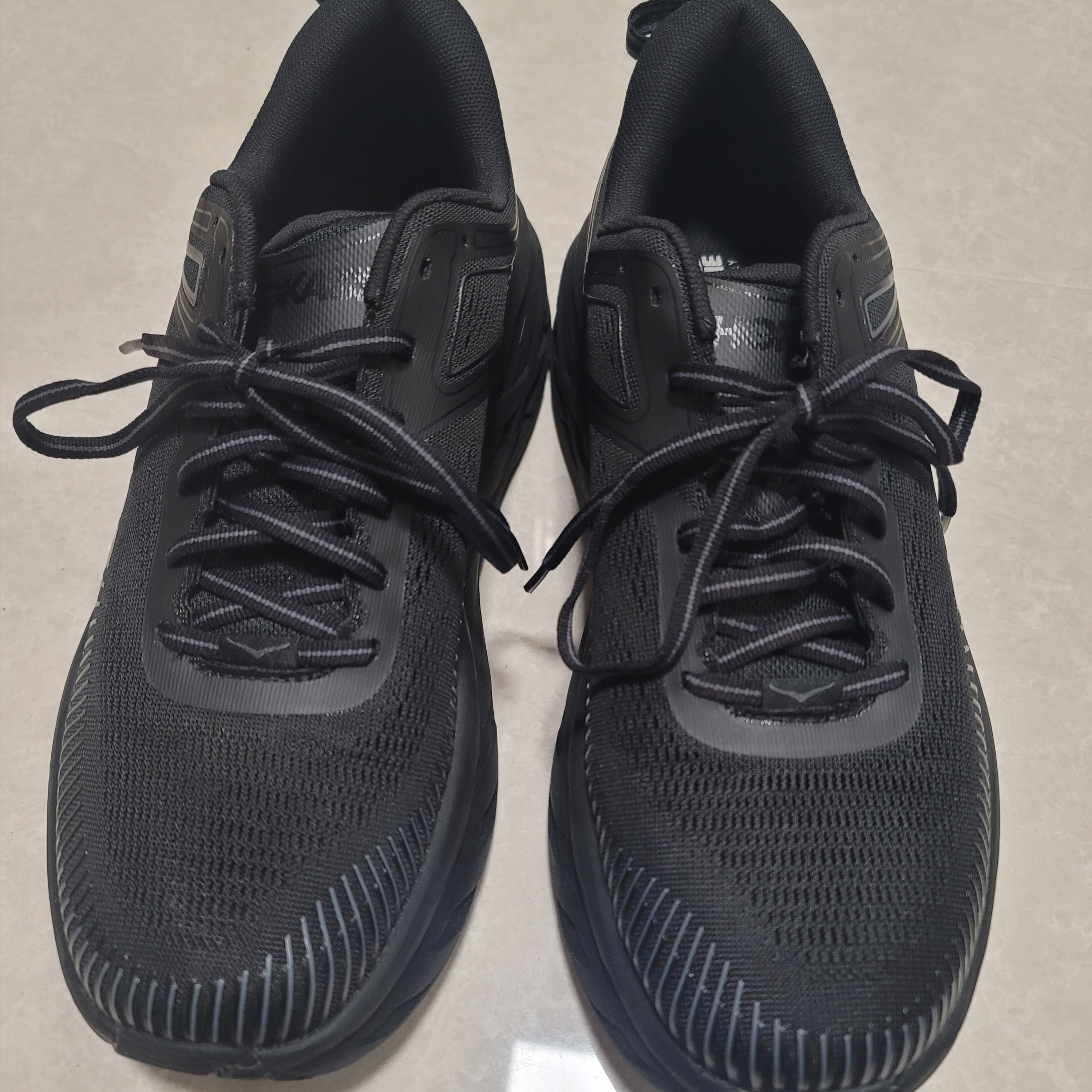 Hoka Bondi 7 Black - Wide 착용 스타일