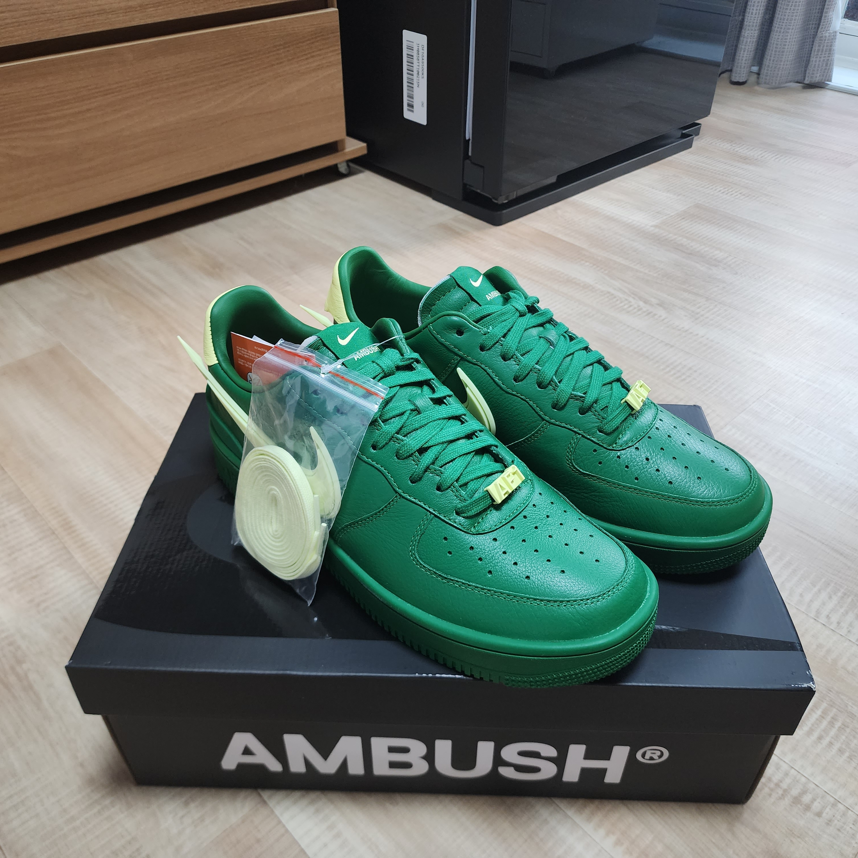 Nike x Ambush Air Force 1 Low SP Pine Green and Citron 착용 스타일 - 2