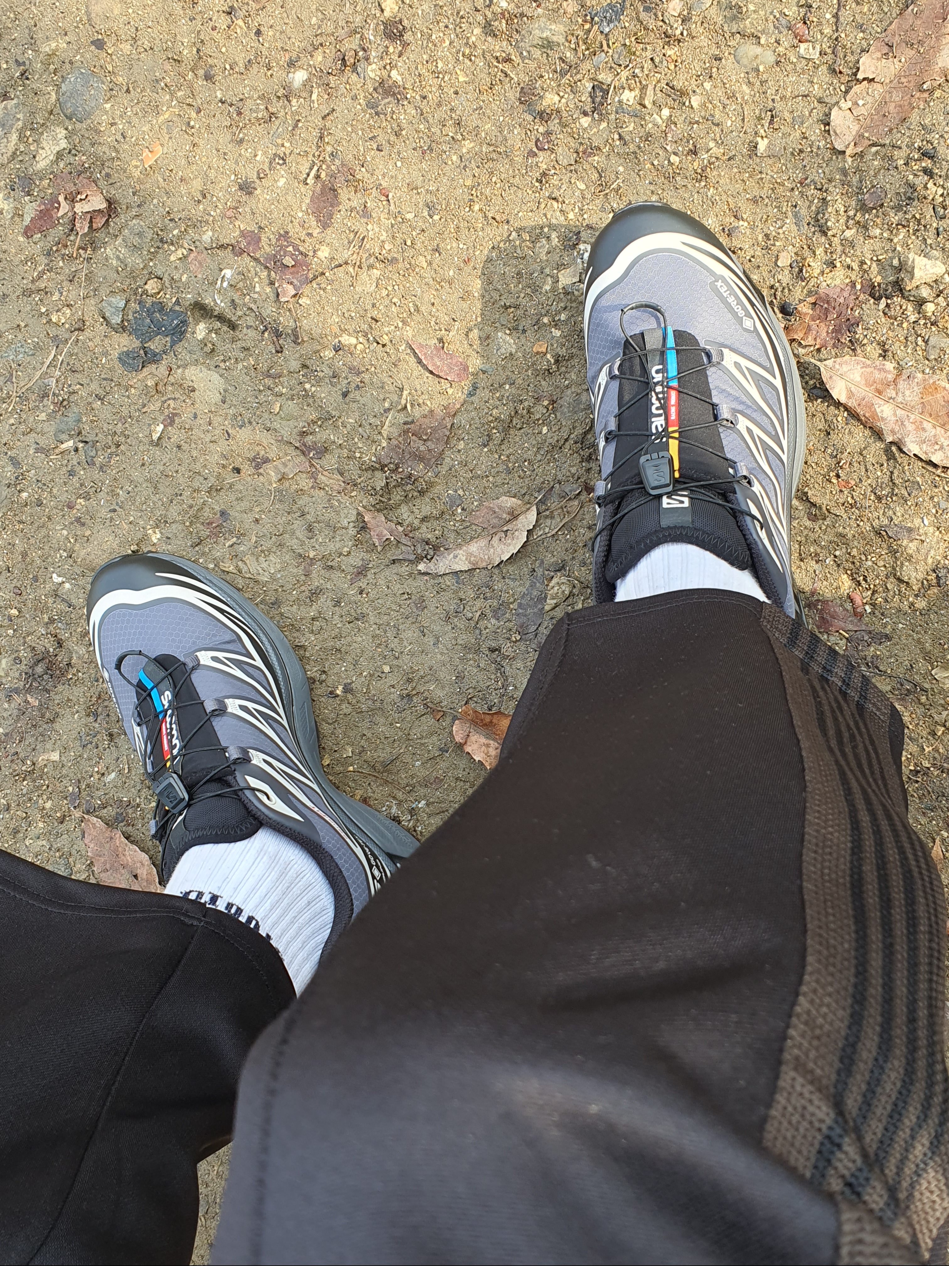 Salomon XT-6 Gore-Tex Black Ebony 착용 스타일 - 3