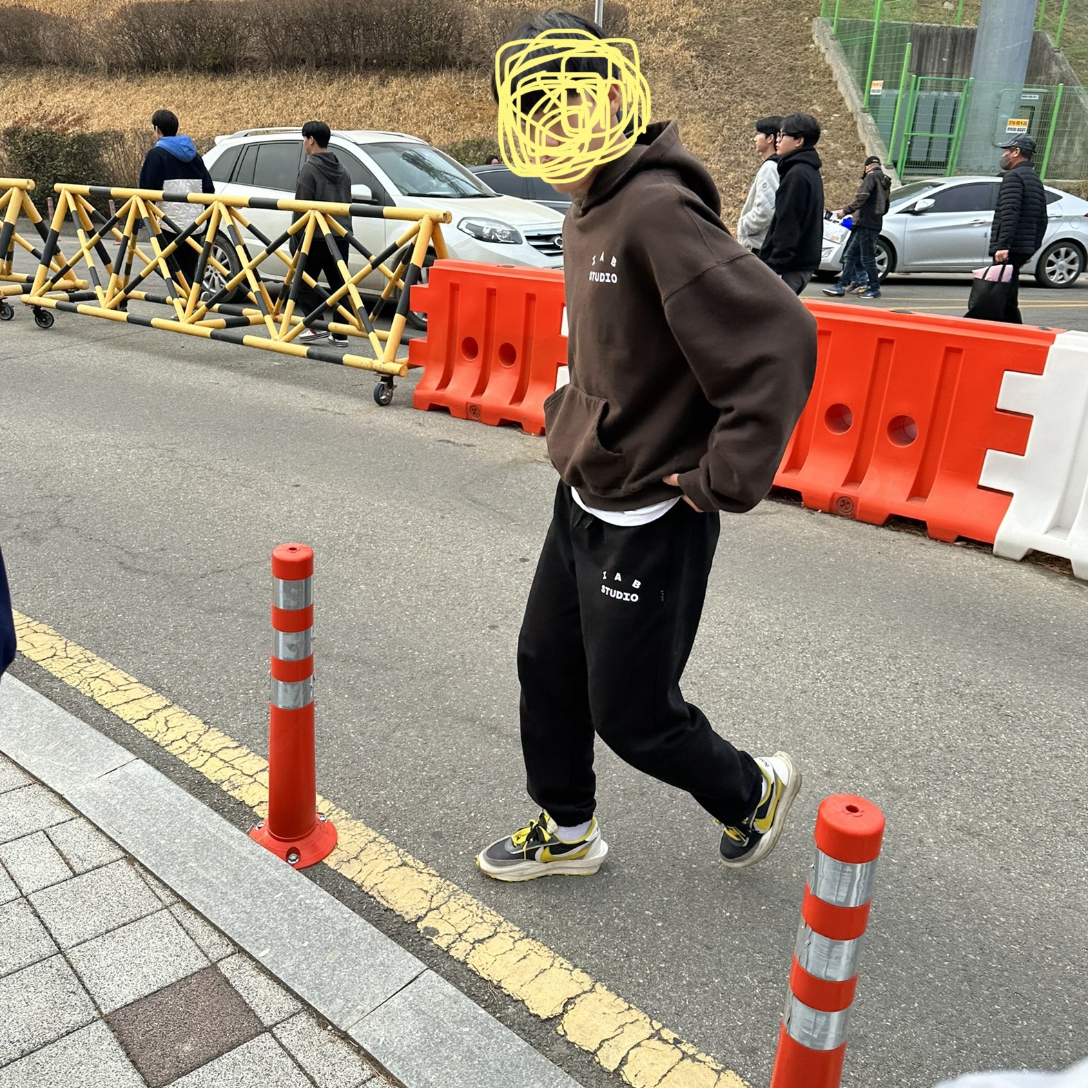 IAB Studio Sweatpants Black White - 23SS, Nike x Sacai x Undercover LDWaffle Black Bright Citron 착용 스타일 - 3