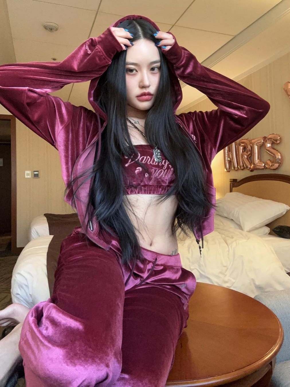 Darling You're Bad Women Darling Your Tube Top Velvet Wine 착용 스타일 - 3