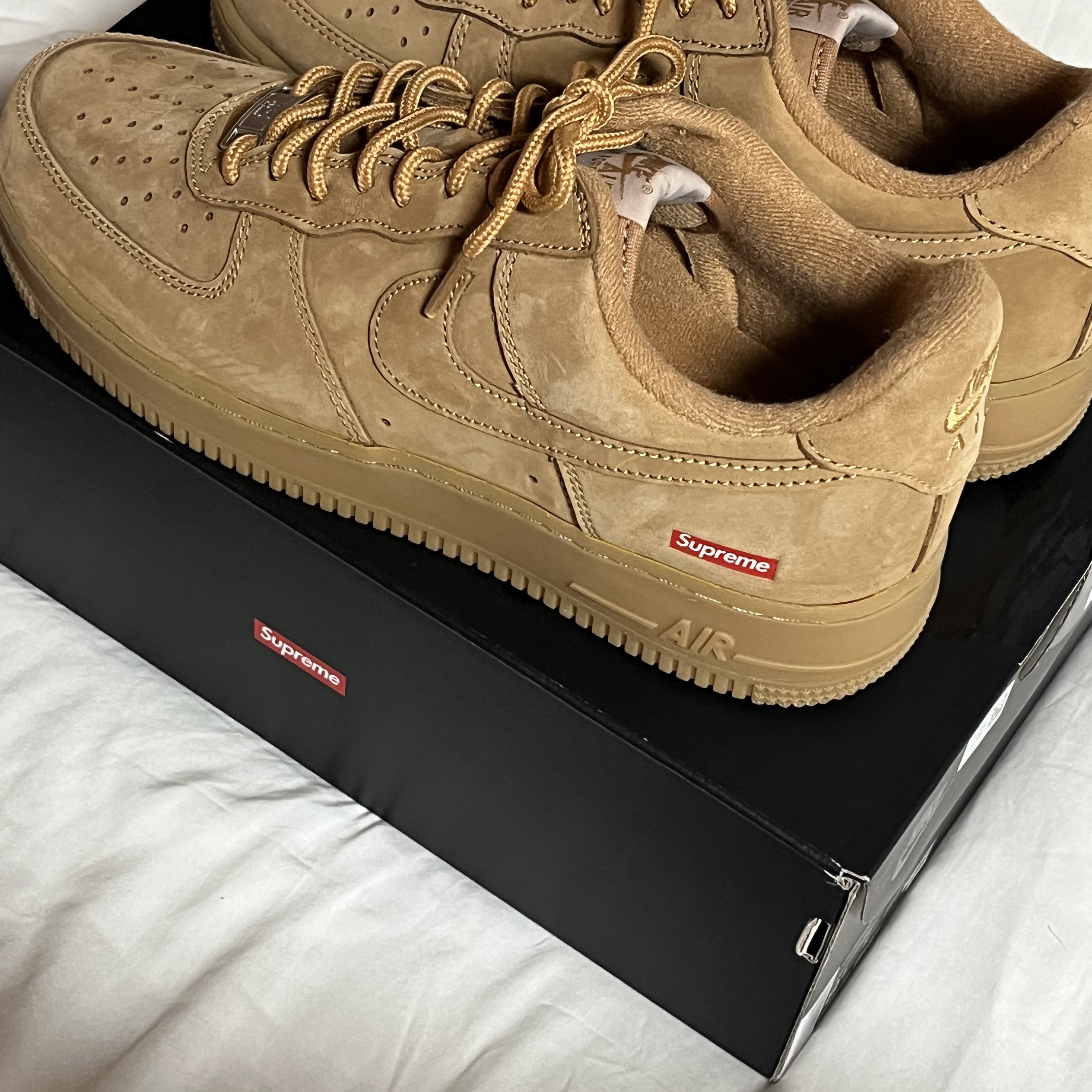Nike x Supreme Air Force 1 Low Flax 착용 스타일