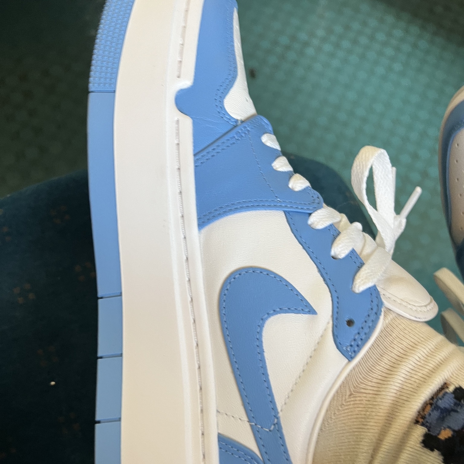 (W) Jordan 1 Elevate Low SE University Blue 착용 스타일 - 2