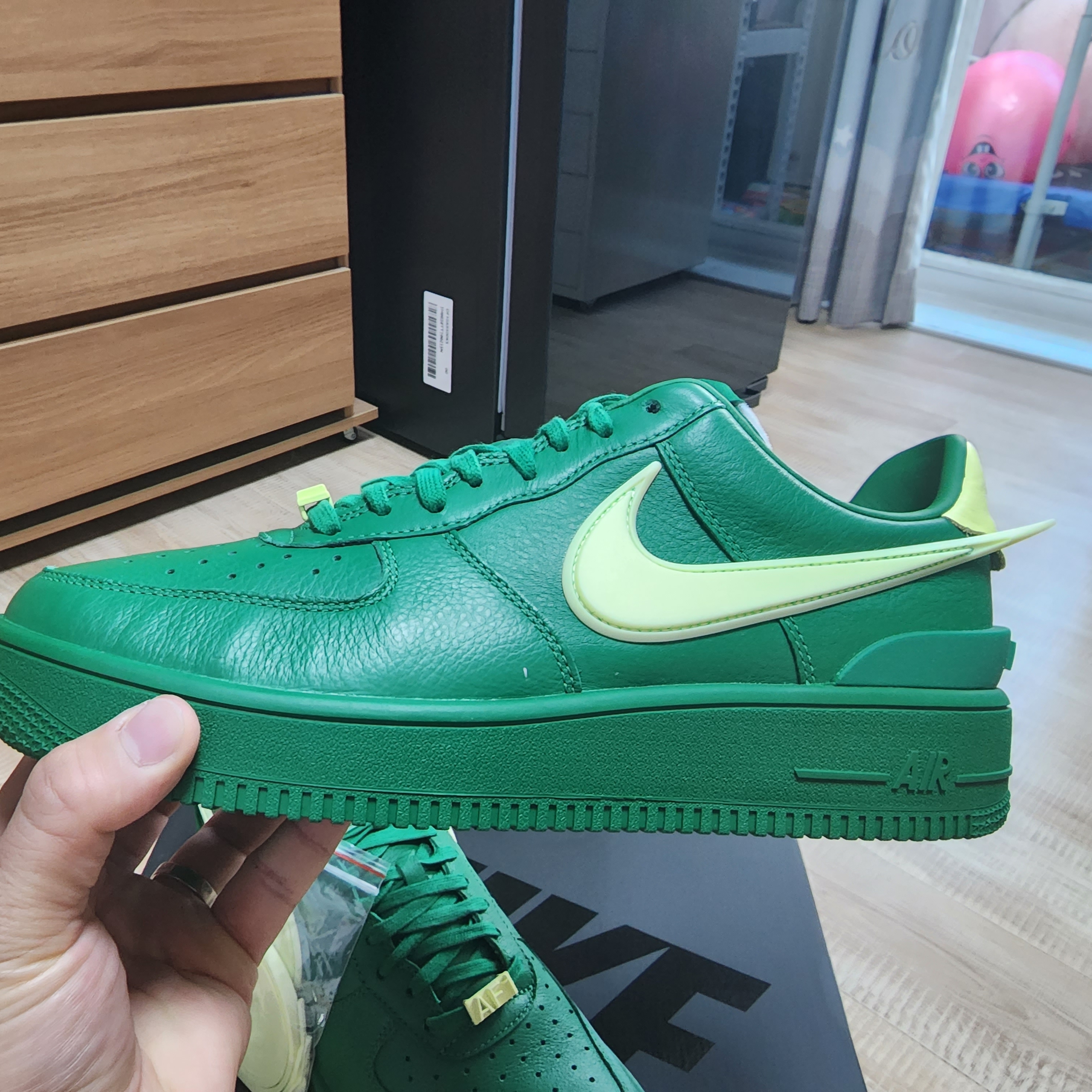Nike x Ambush Air Force 1 Low SP Pine Green and Citron 착용 스타일 - 4