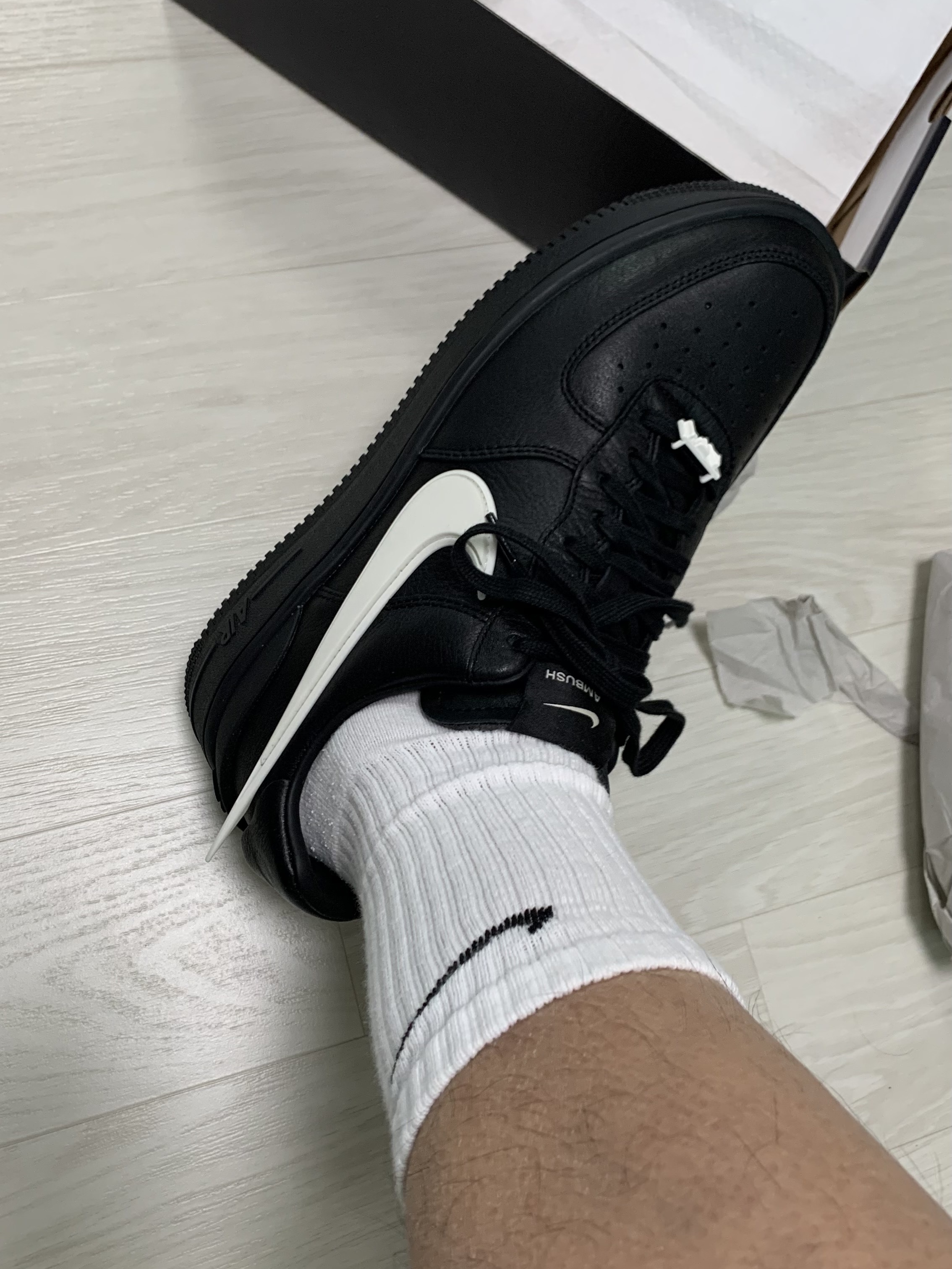 Nike x Ambush Air Force 1 Low SP Black 착용 스타일 - 2