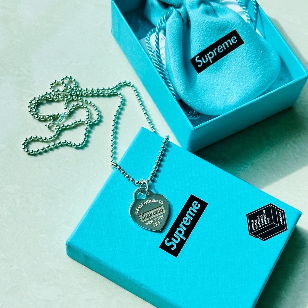 Supreme x Tiffany & Co. Return to Tiffany Heart Tag Pendant - 21FW 착용 스타일 - 2