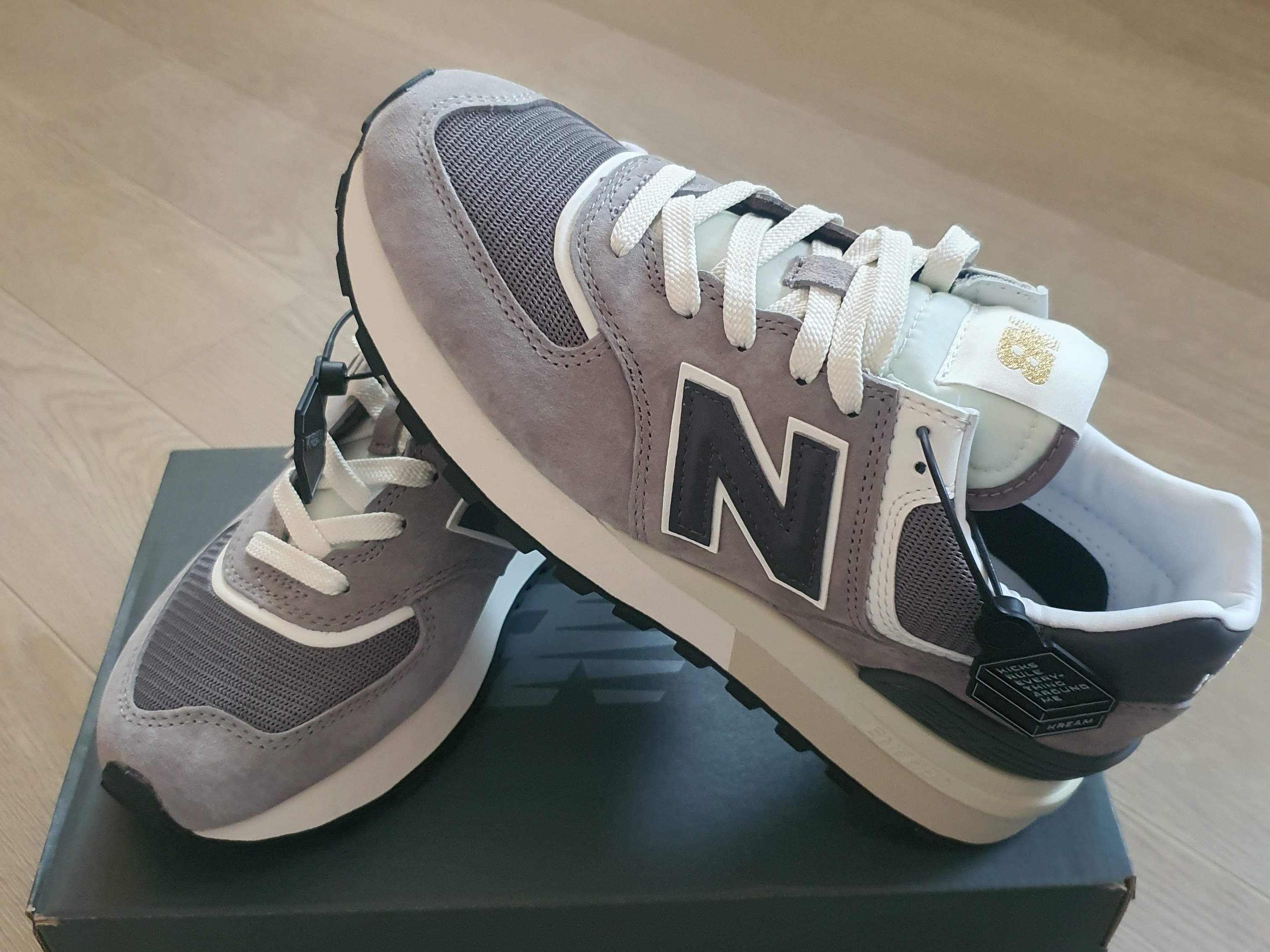 New Balance 574 Legacy Grey 착용 스타일 - 1