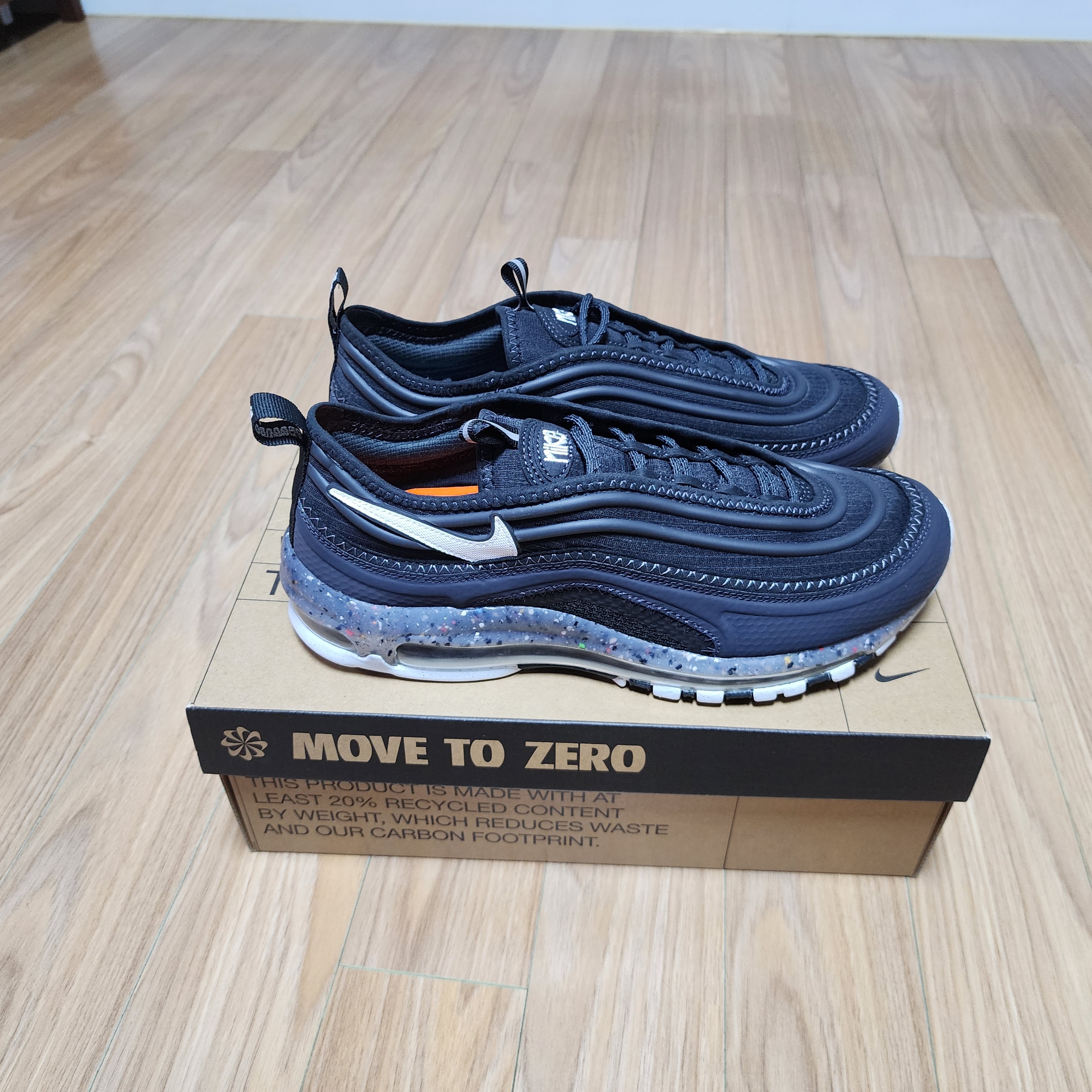 Nike Air Max Terrascape 97 Off Noir and Summit White 착용 스타일 - 1