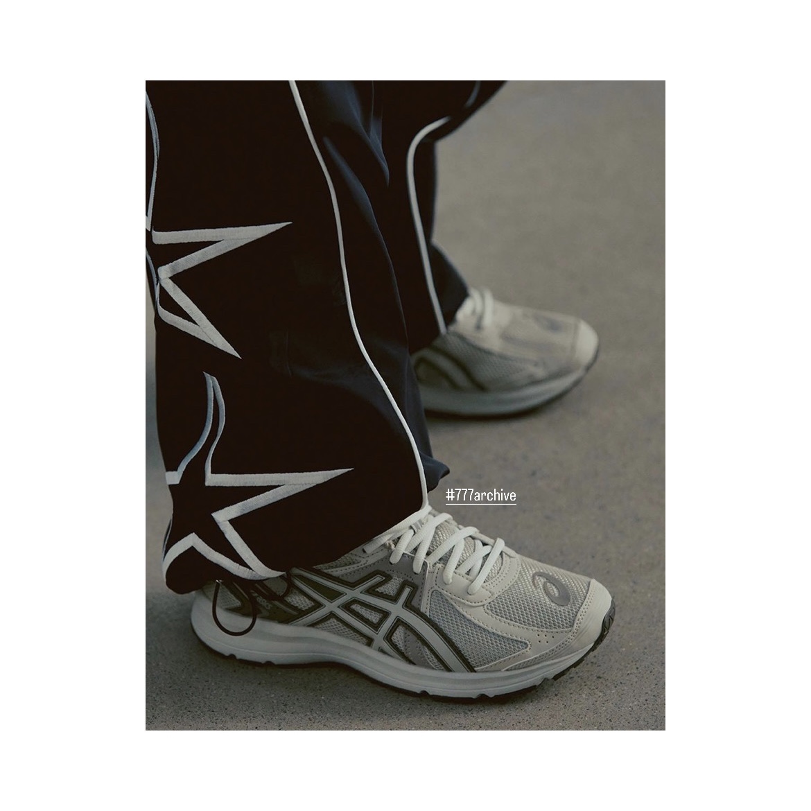 Asics Jog 100 S Birch - 2E Wide 착용 스타일 - 4