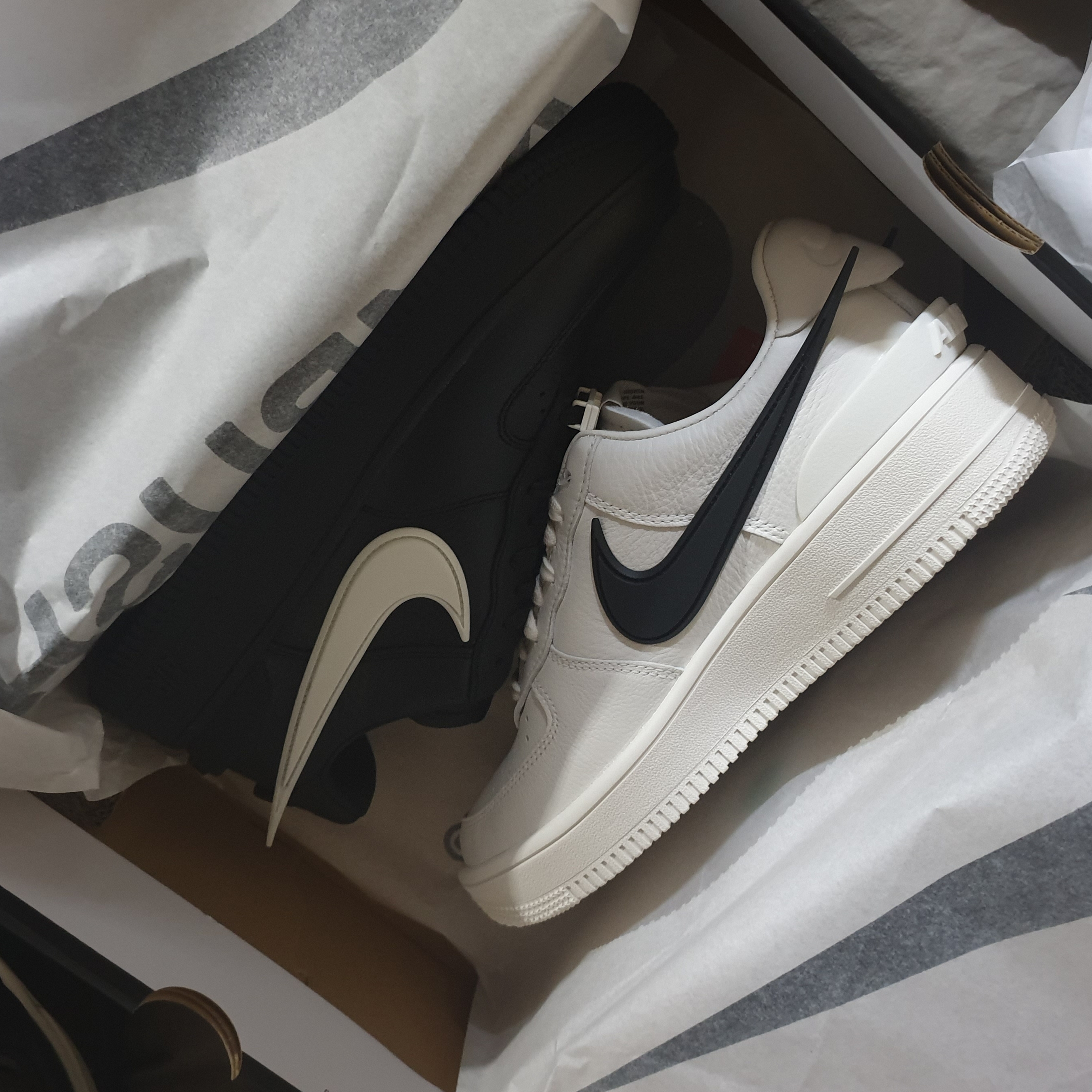 Jordan 1 Retro High OG Black Mocha, Nike x Ambush Air Force 1 Low SP Phantom 착용 스타일 - 5