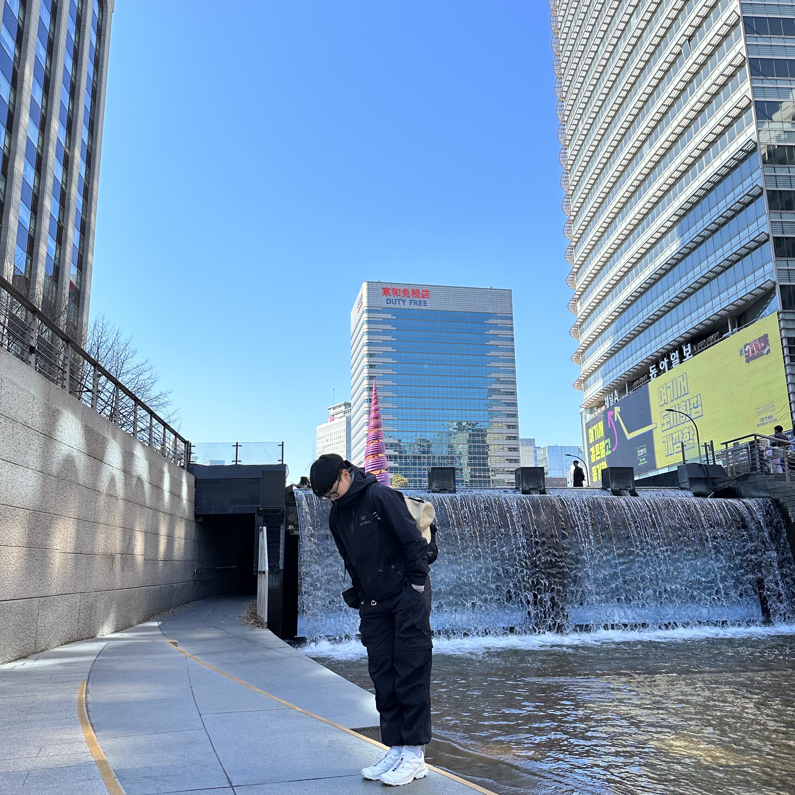 Arc'teryx Beta LT Jacket Black, Nike ACG Smith Summit Cargo Pants Black Summit White - Asia 착용 스타일