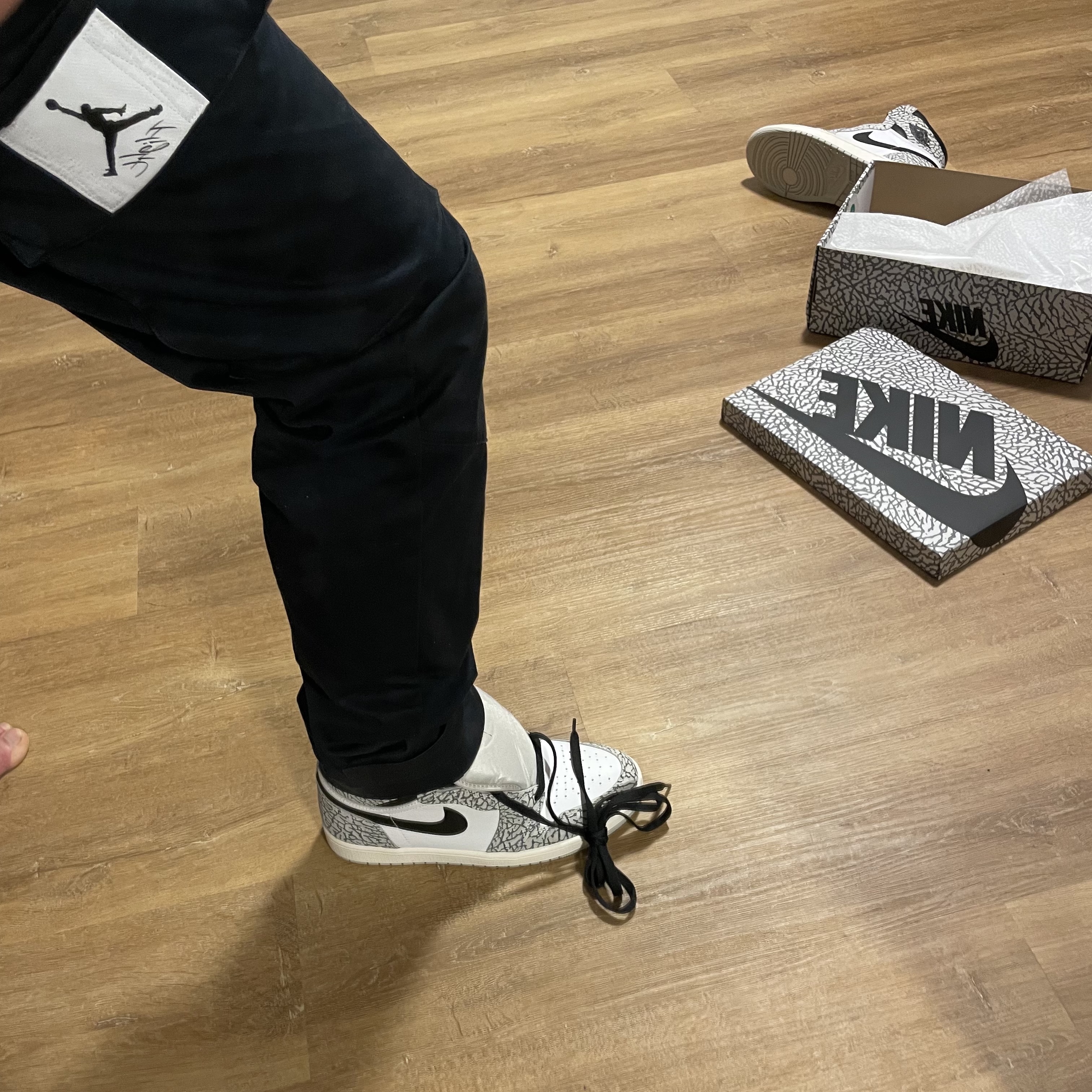 Jordan 1 Retro High OG White Cement 착용 스타일