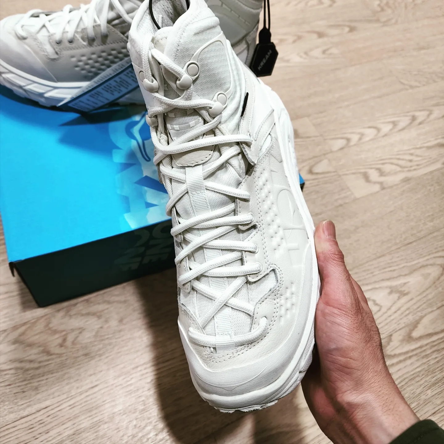 Hoka x Opening Ceremony Tor Ultra Hi 착용 스타일 - 2
