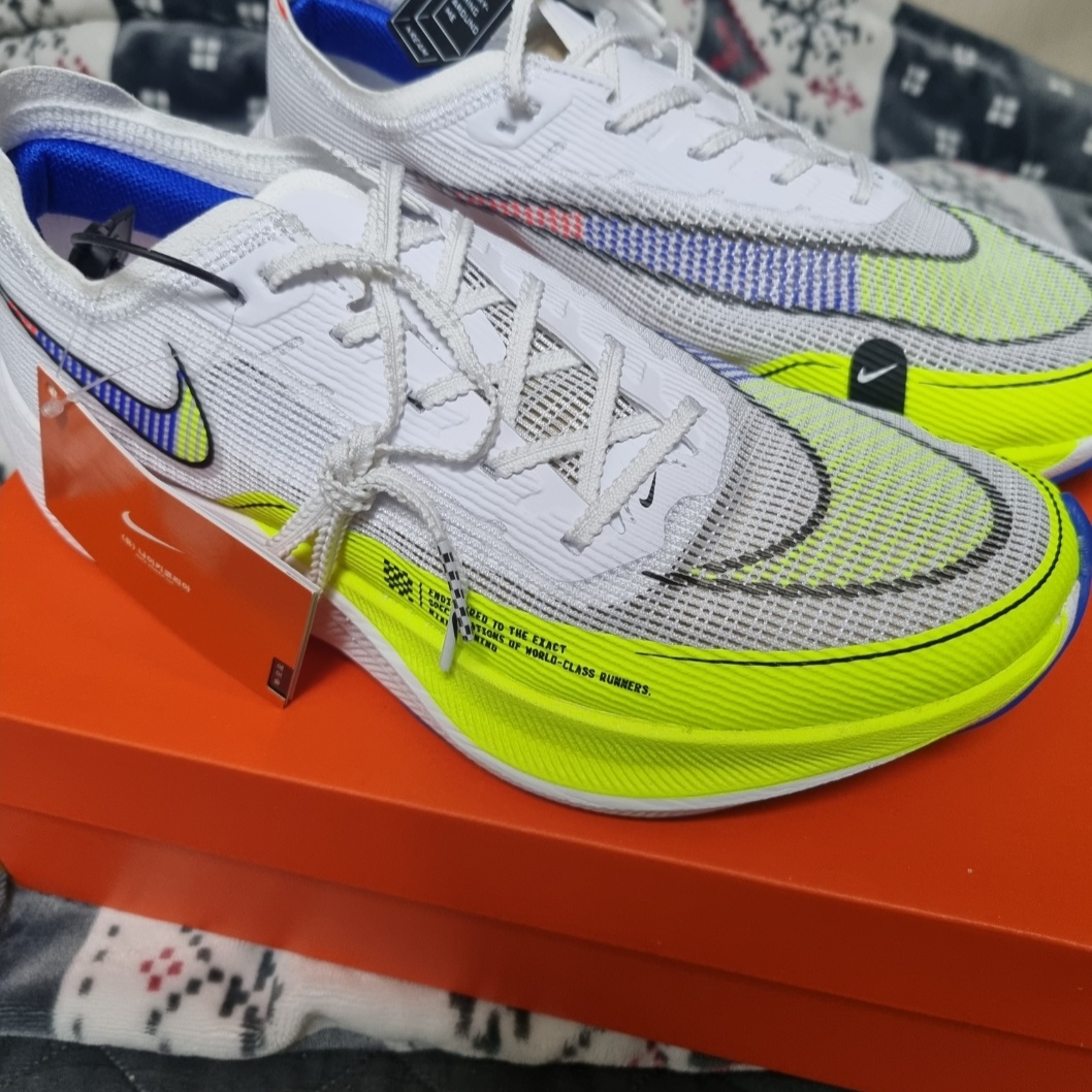 Nike ZoomX Vaporfly Next% 2 White Volt 착용 스타일