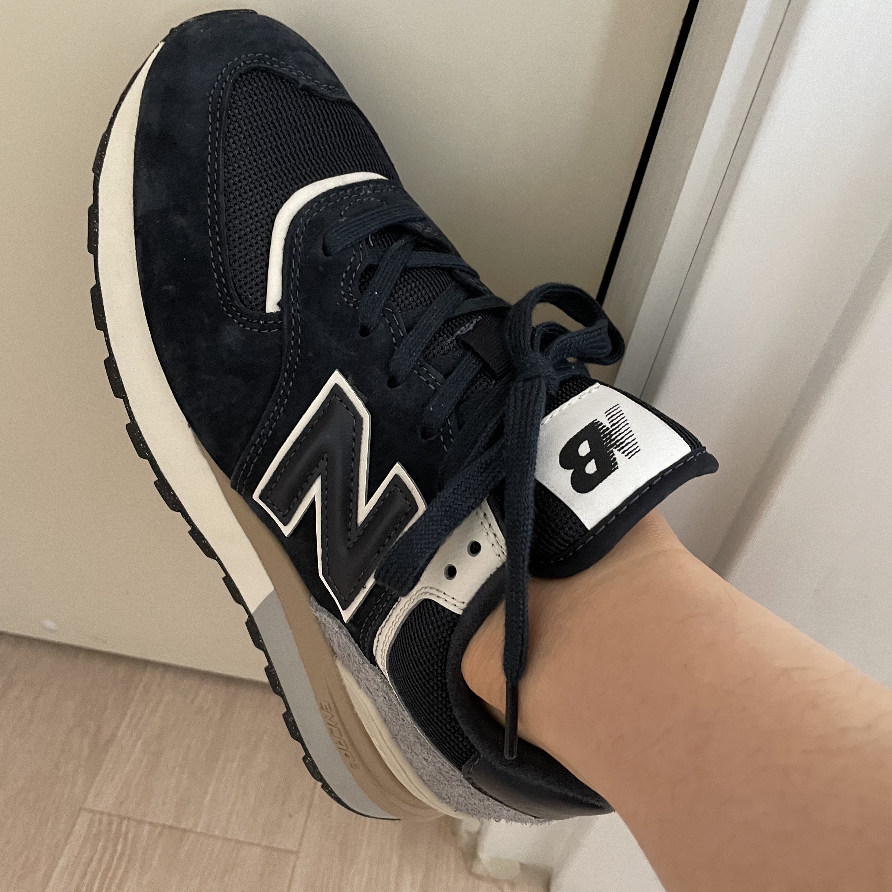 New Balance 574 Legacy Blue Navy 착용 스타일 - 2