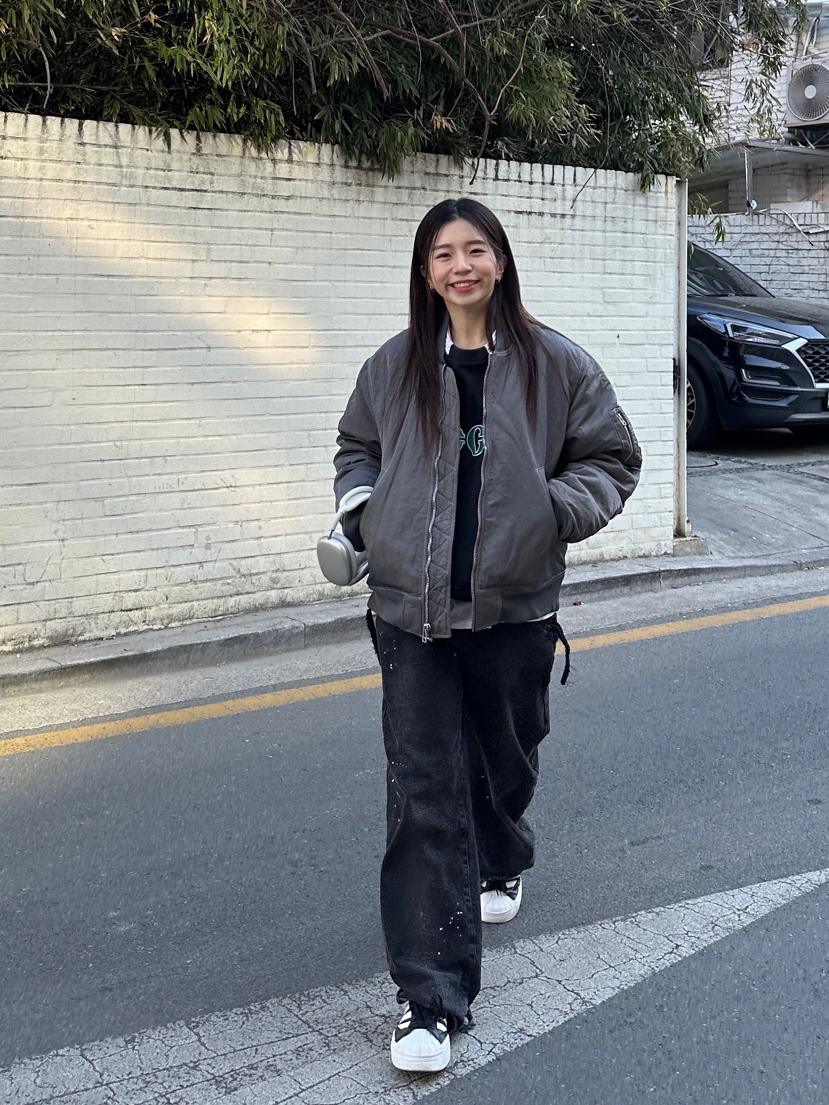 Zara x Ader Error Slit Jeans Black, Stussy Dyed Nylon Bomber Charcoal 착용 스타일