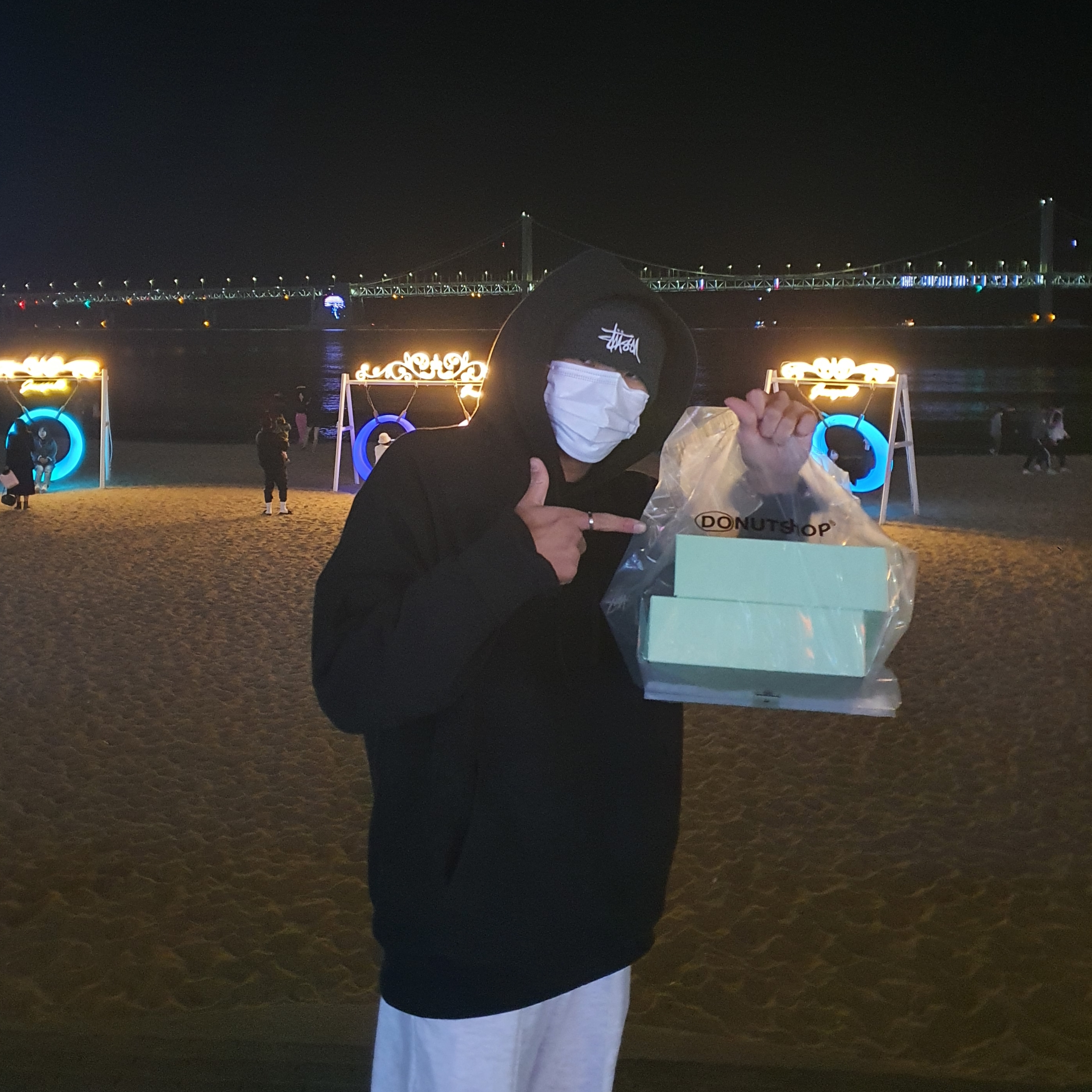 Stussy Ist Lion Hood Black 착용 스타일 - 1