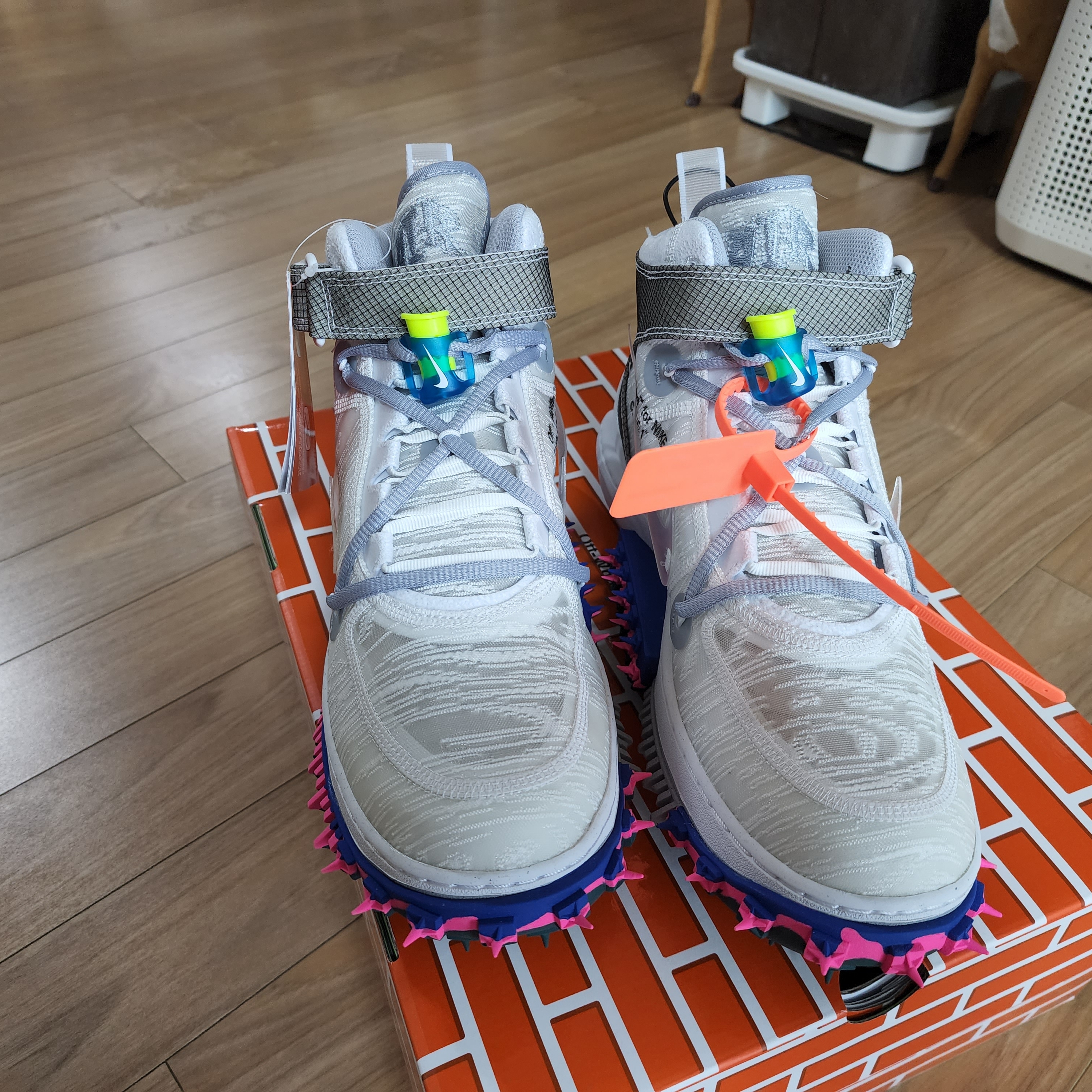 Nike x Off-White Air Force 1 Mid SP White 착용 스타일 - 3