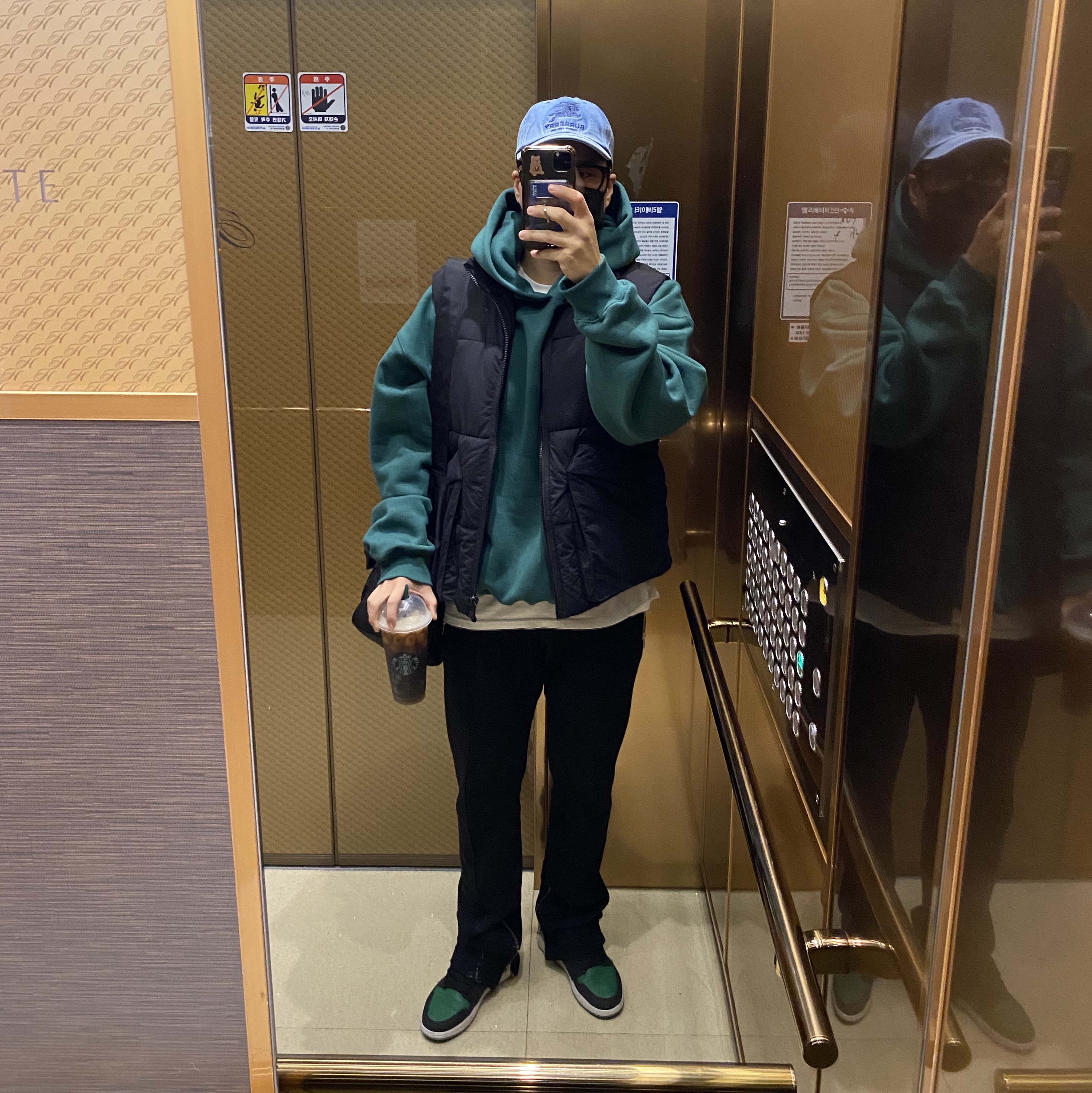 Jordan 1 Retro High OG Pine Green Black, Supreme x Burberry Denim 6-Panel Washed Blue - 22SS 착용 스타일