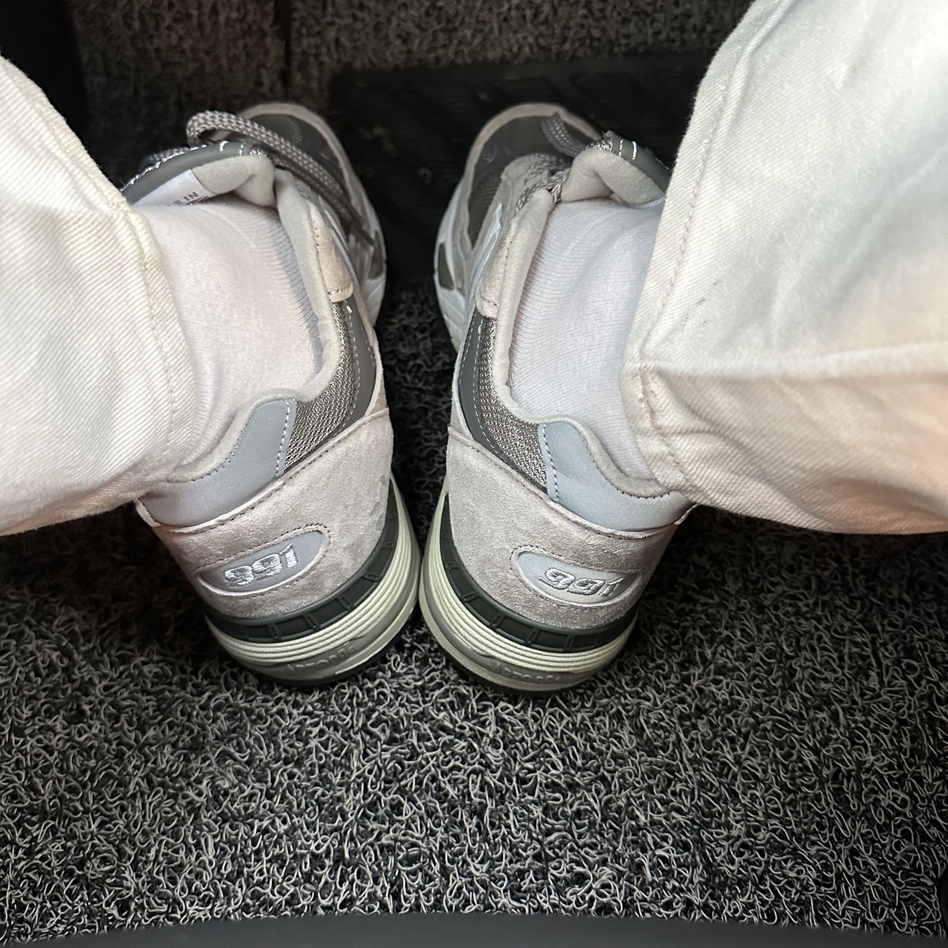 New Balance 991 Made in UK Grey 착용 스타일 - 1