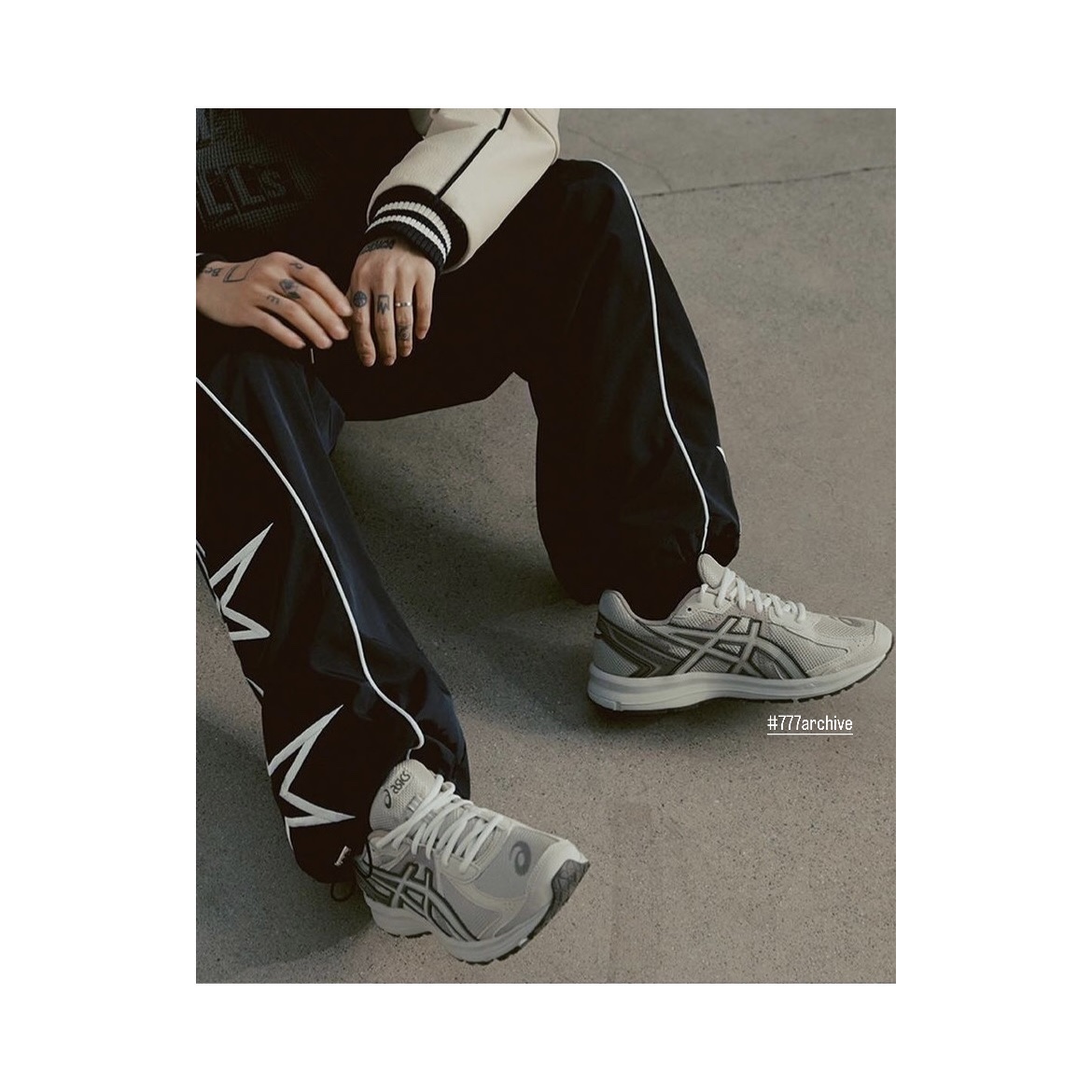 Asics Jog 100 S Birch - 2E Wide 착용 스타일 - 3