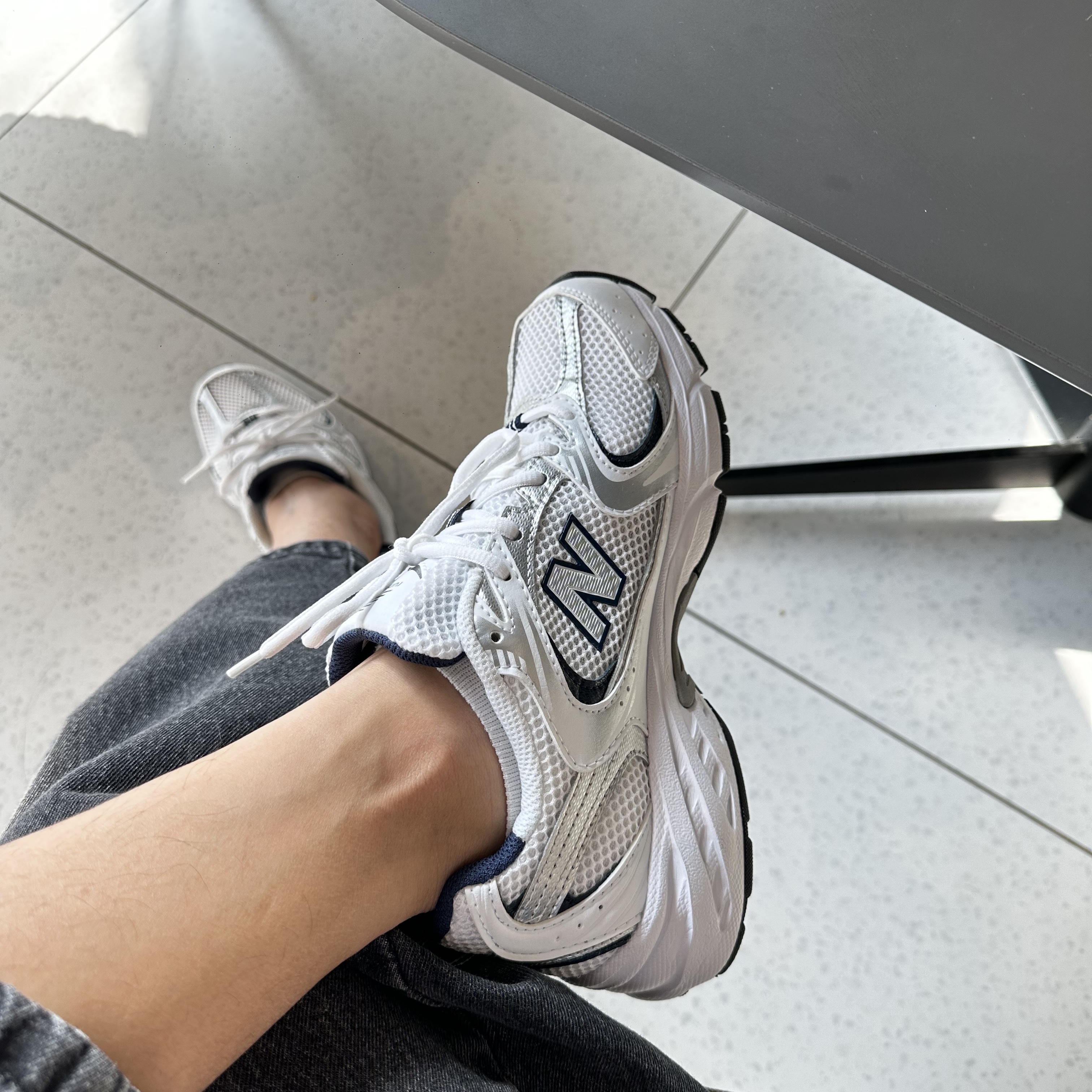 New Balance 530 White 착용 스타일 - 3