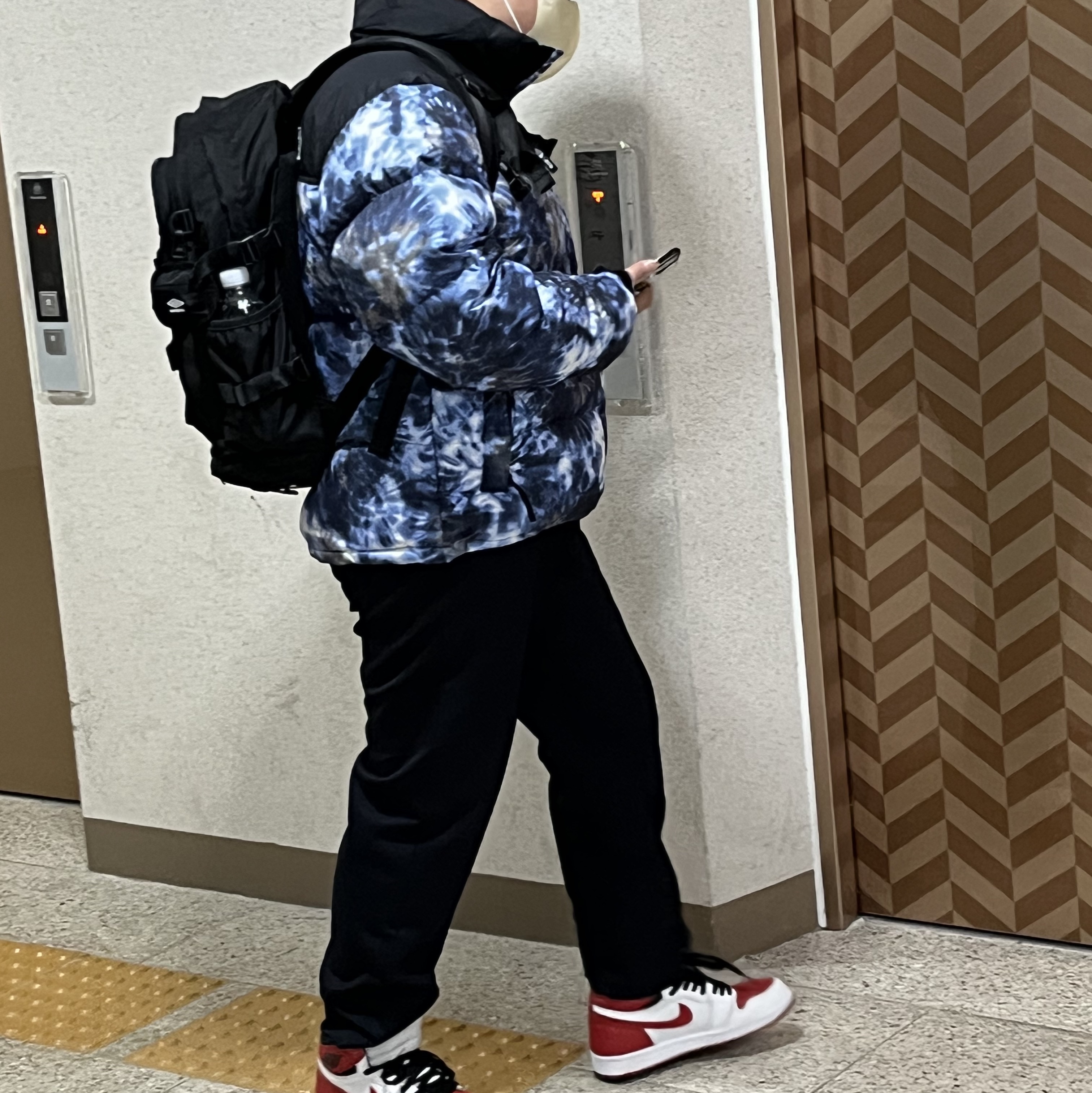 The North Face 1996 Novelty Nuptse Jacket Ink Blue 착용 스타일