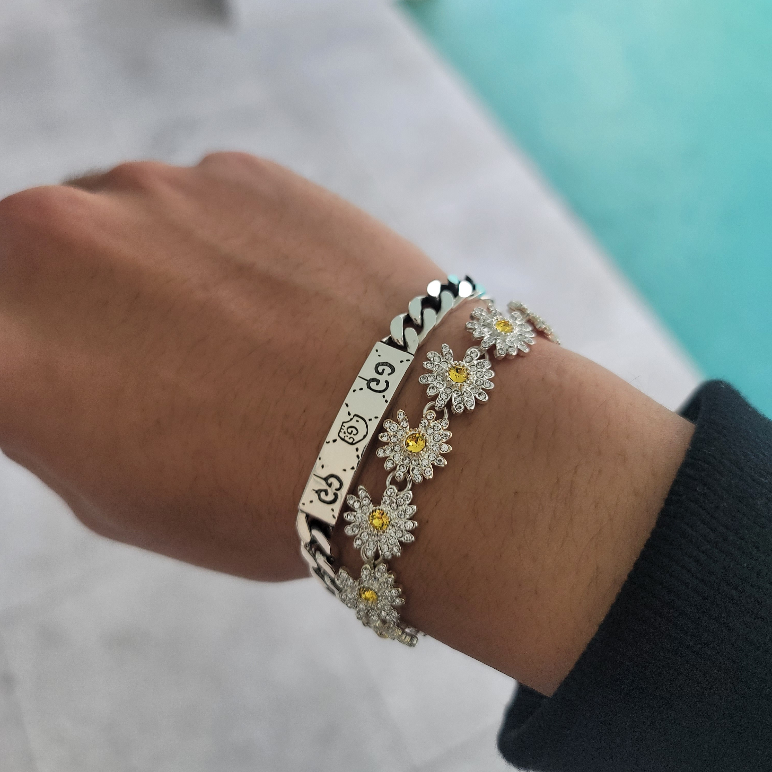 Peaceminusone Daisy Bracelet #4 착용 스타일