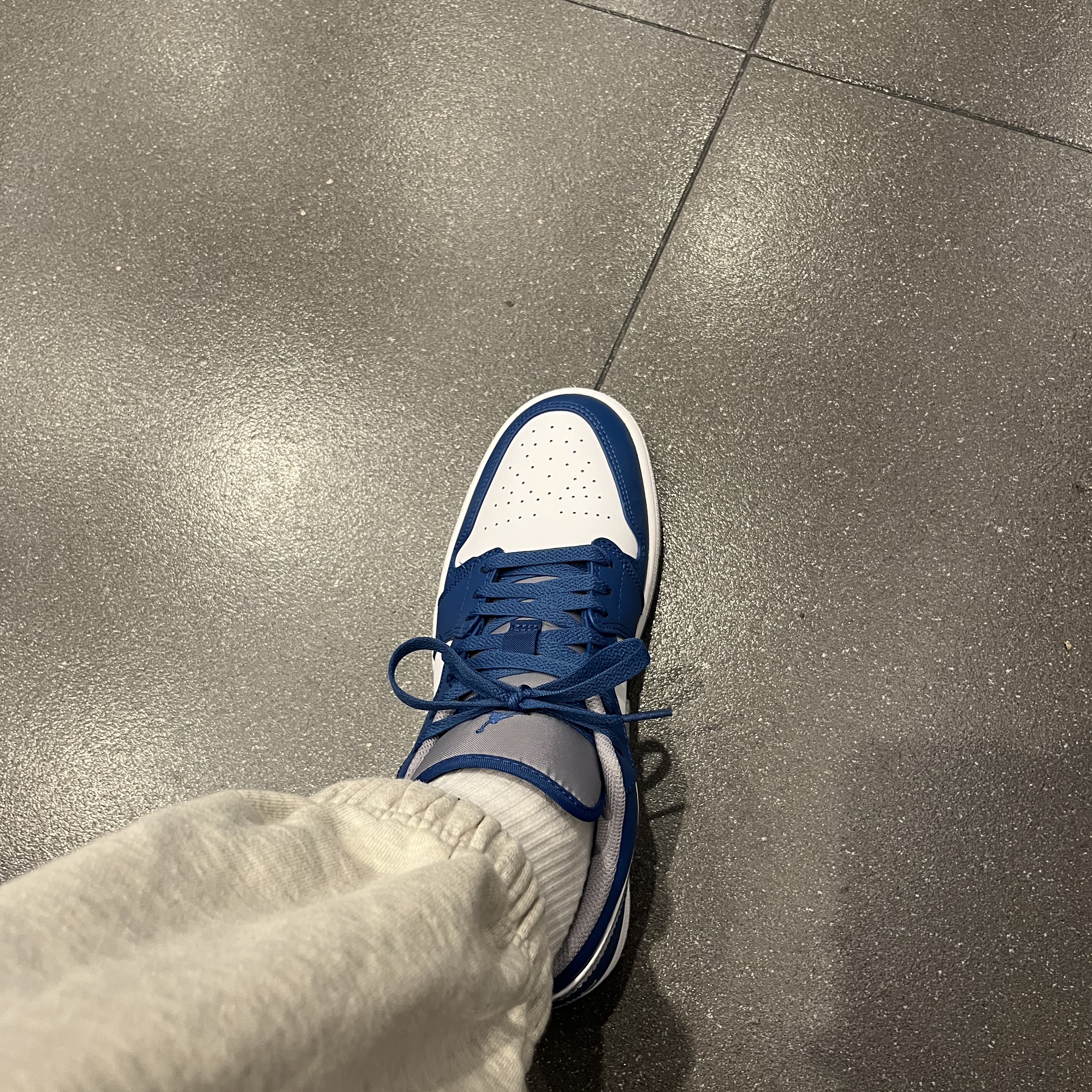 Jordan 1 Low True Blue Cement Grey 착용 스타일