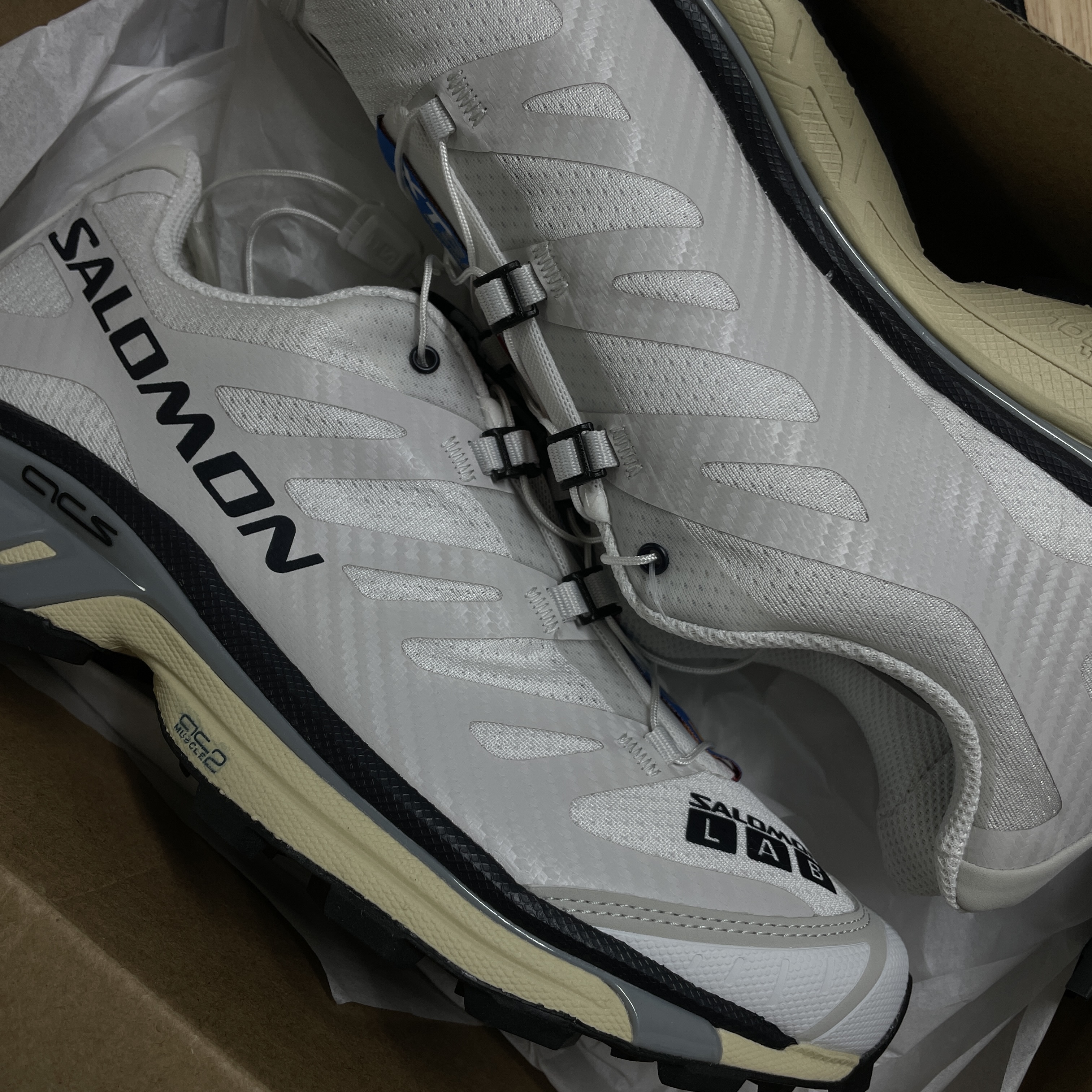 Salomon XT-4 White Lunar Rock 착용 스타일