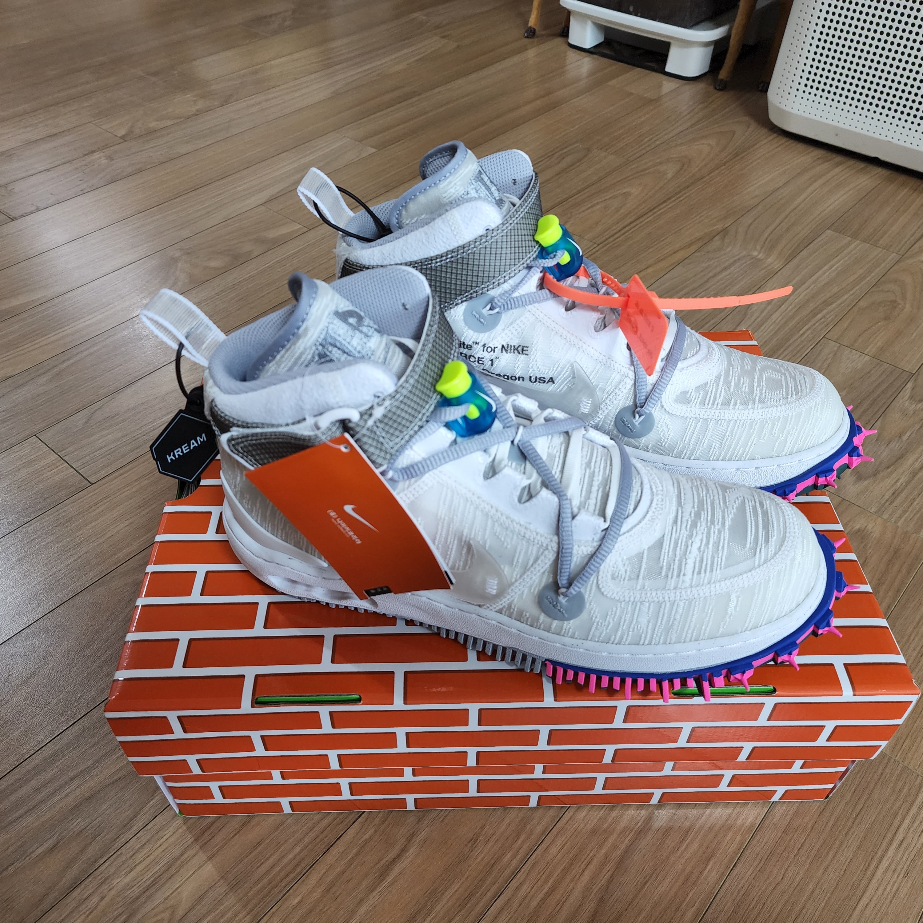 Nike x Off-White Air Force 1 Mid SP White 착용 스타일 - 2