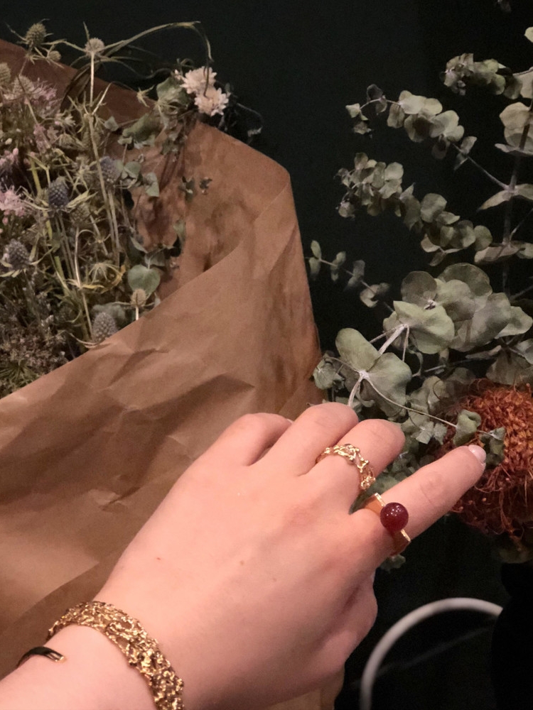 Maman et Fille Women Lili Étoile Ring 착용 스타일
