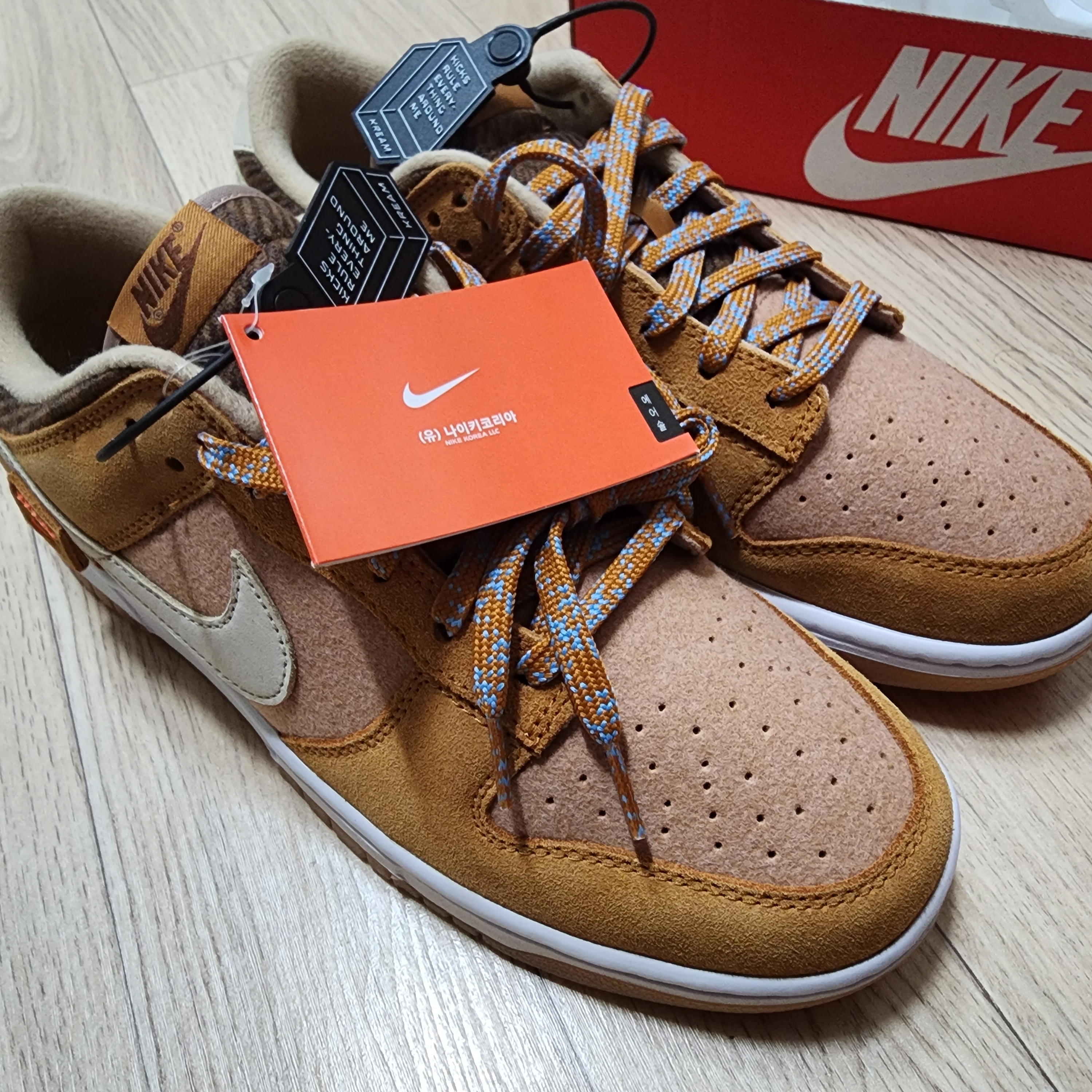 Nike Dunk Low SE Praline Desert Ochre 착용 스타일