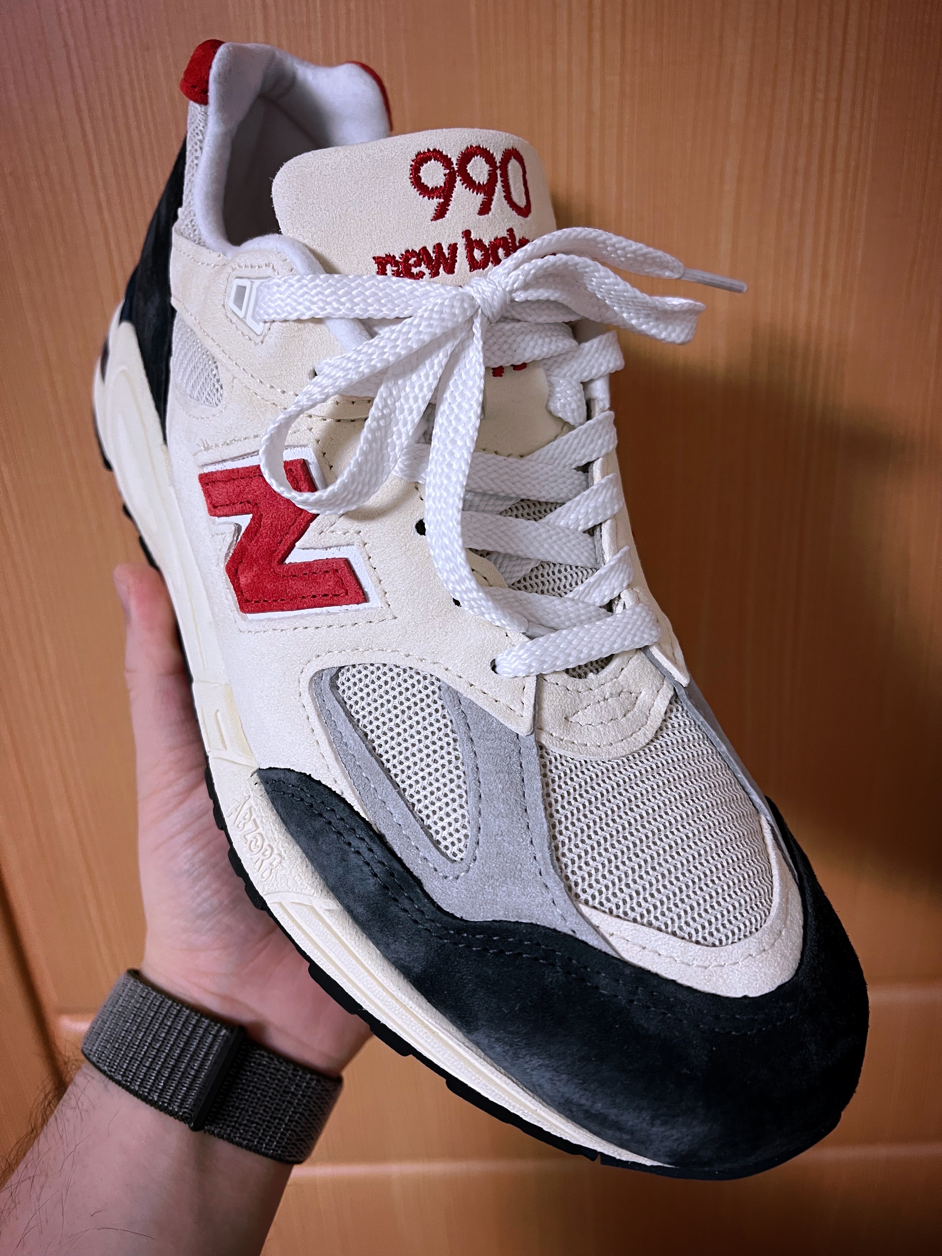 New Balance 990v2 Made in USA Navy Sea Salt 착용 스타일 - 2