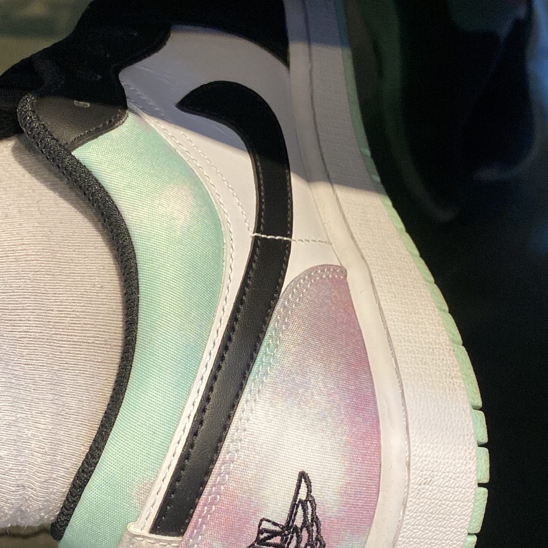 Jordan 1 Low SE White Black Tie-Dye 착용 스타일