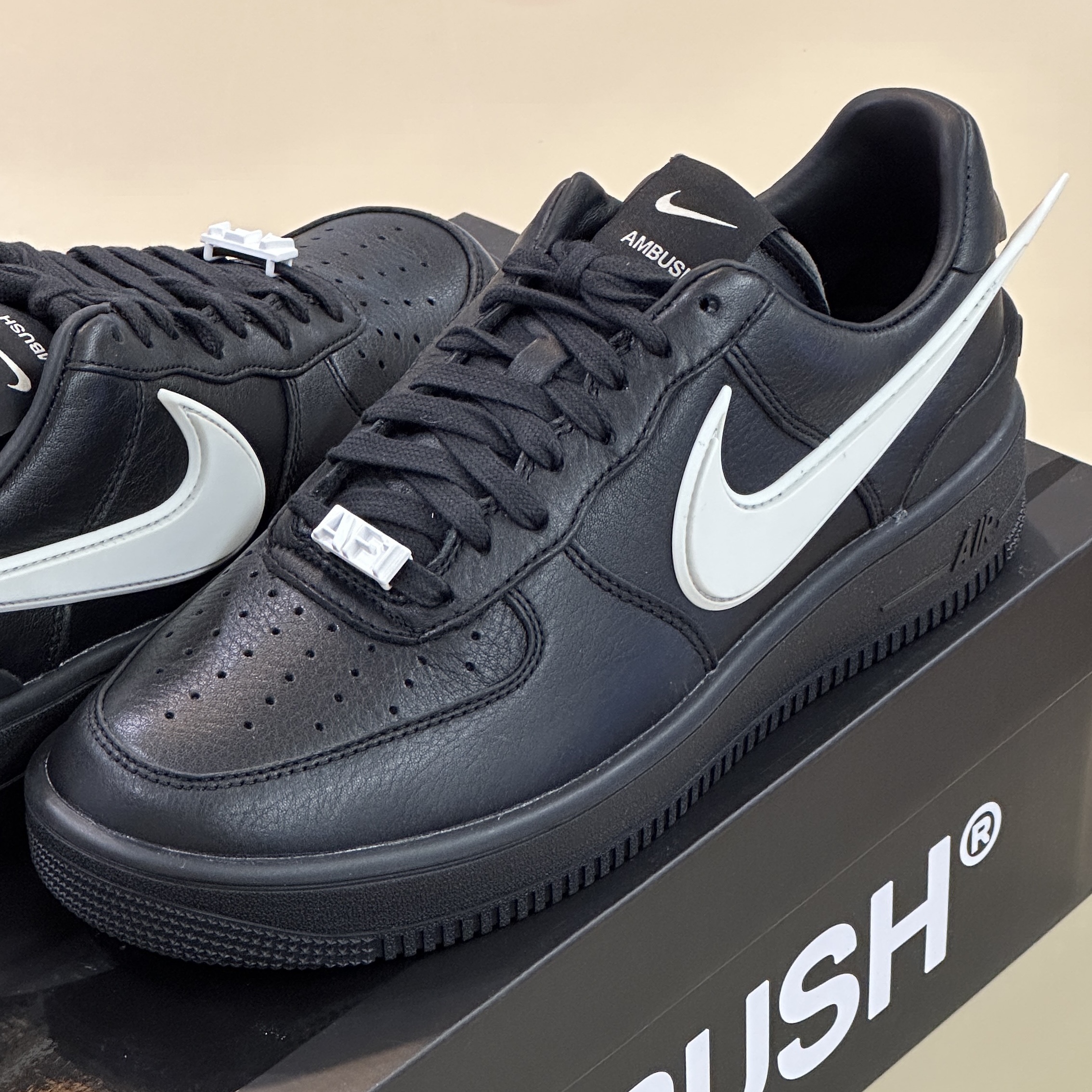 Nike x Ambush Air Force 1 Low SP Black 착용 스타일 - 1