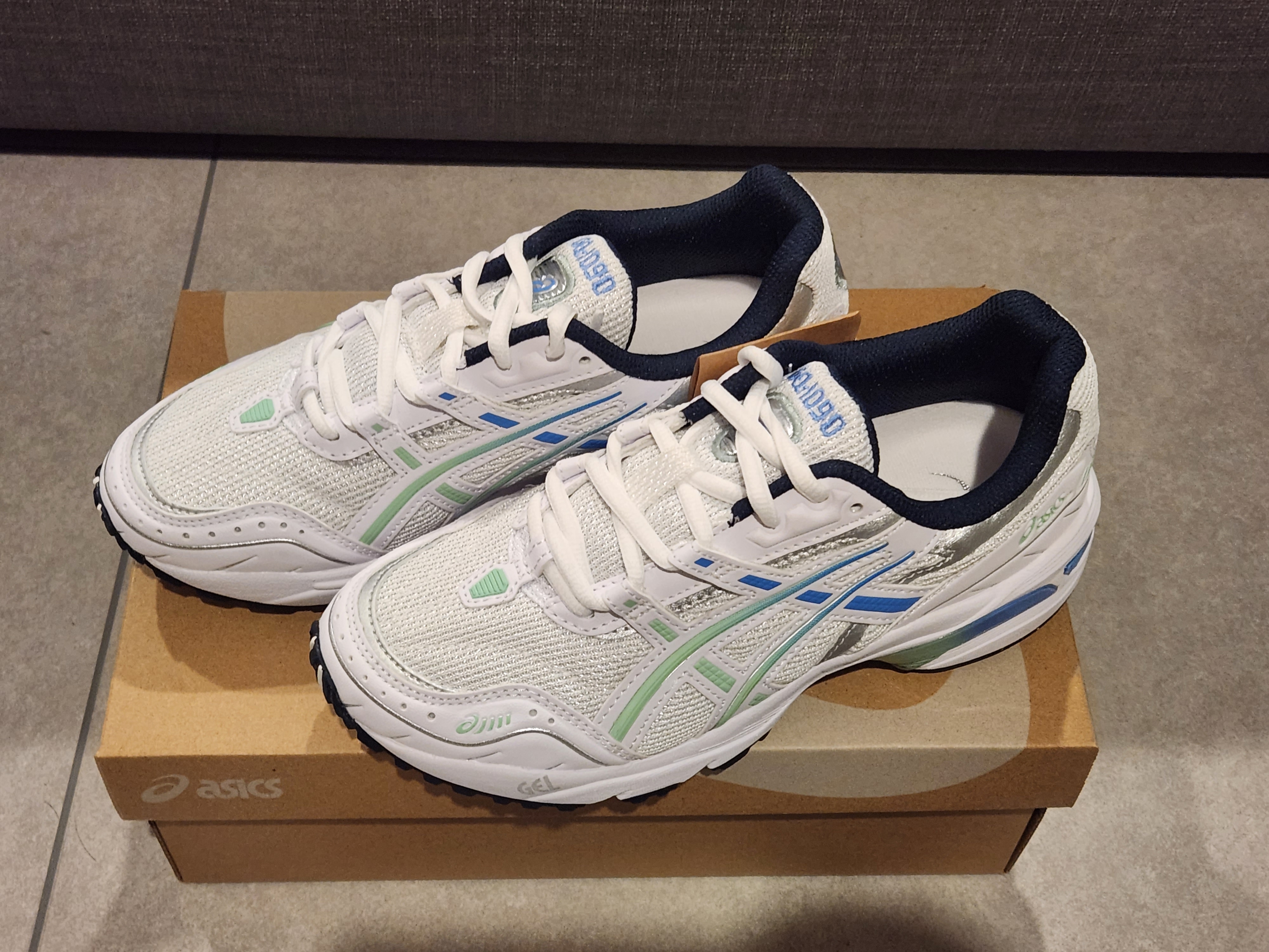 (W) Asics Gel-1090 White Blue Coast 착용 스타일 - 2