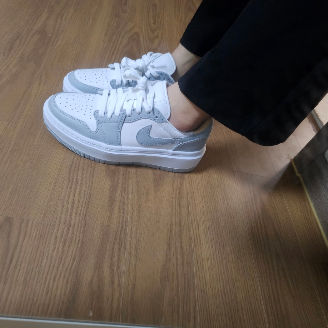 (W) Jordan 1 Elevate Low White and Wolf Grey 착용 스타일