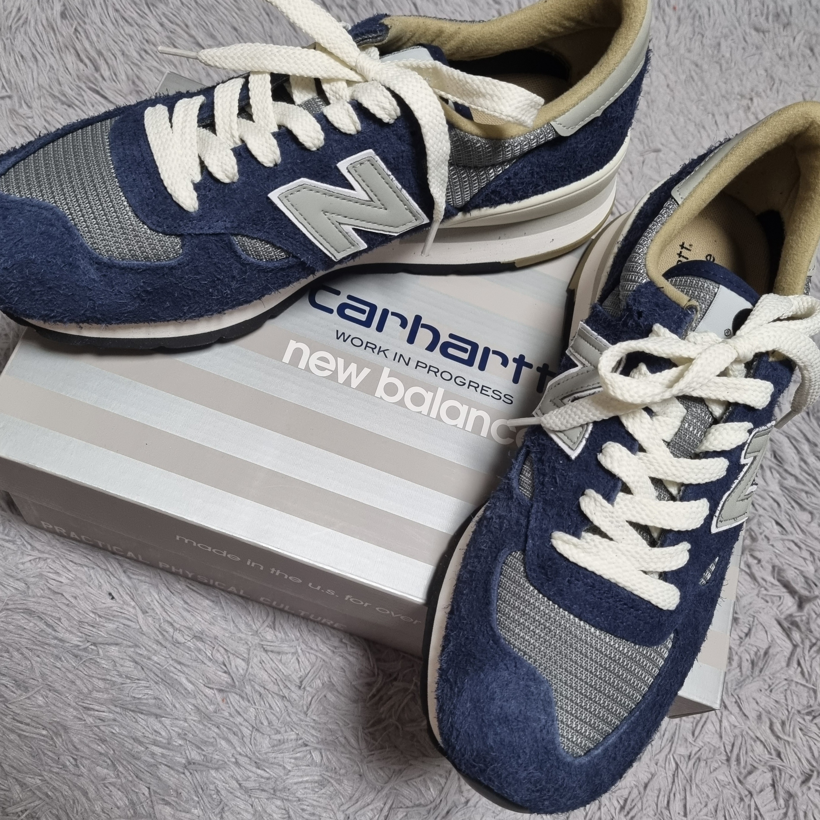 New Balance x Carhartt WIP 990v1 Made in USA Sculpture Center 착용 스타일 - 3