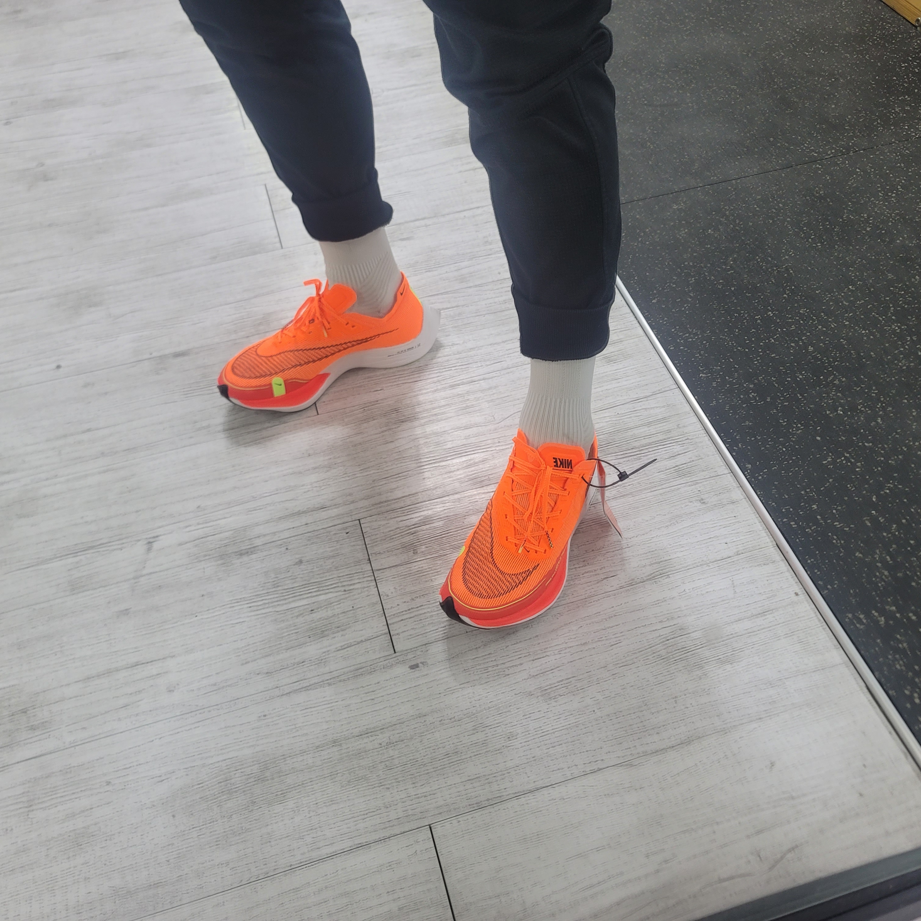 Nike ZoomX Vaporfly Next% 2 Total Orange 착용 스타일