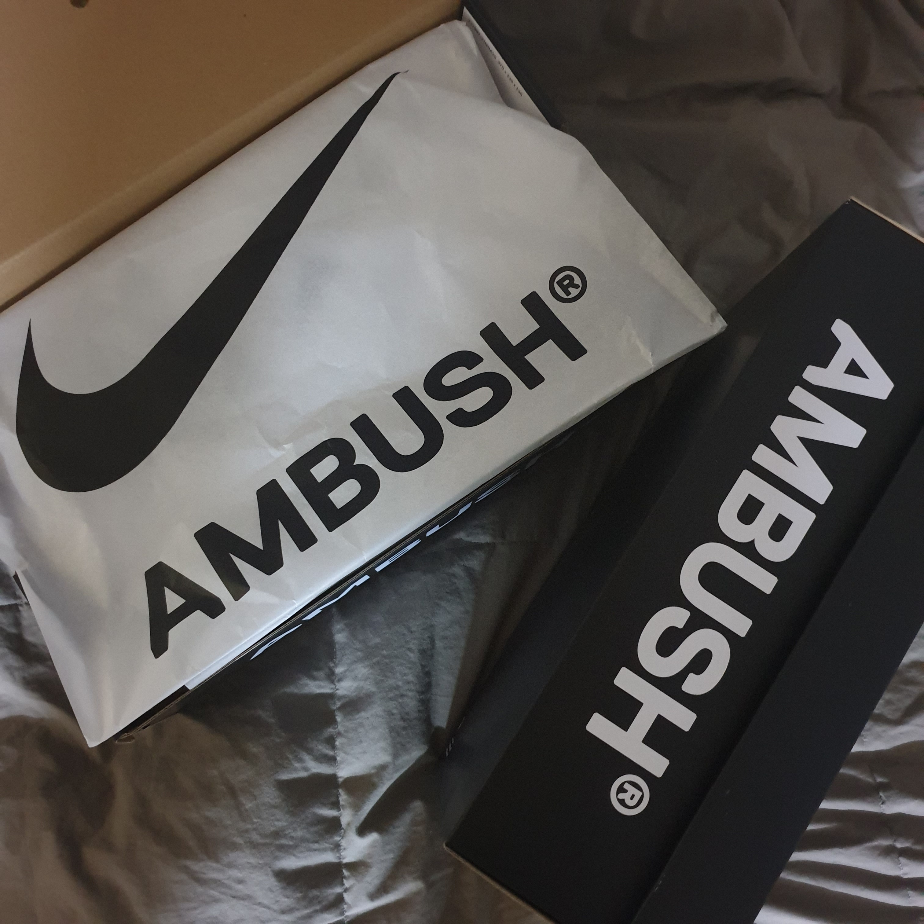 Jordan 1 Retro High OG Black Mocha, Nike x Ambush Air Force 1 Low SP Phantom 착용 스타일 - 2
