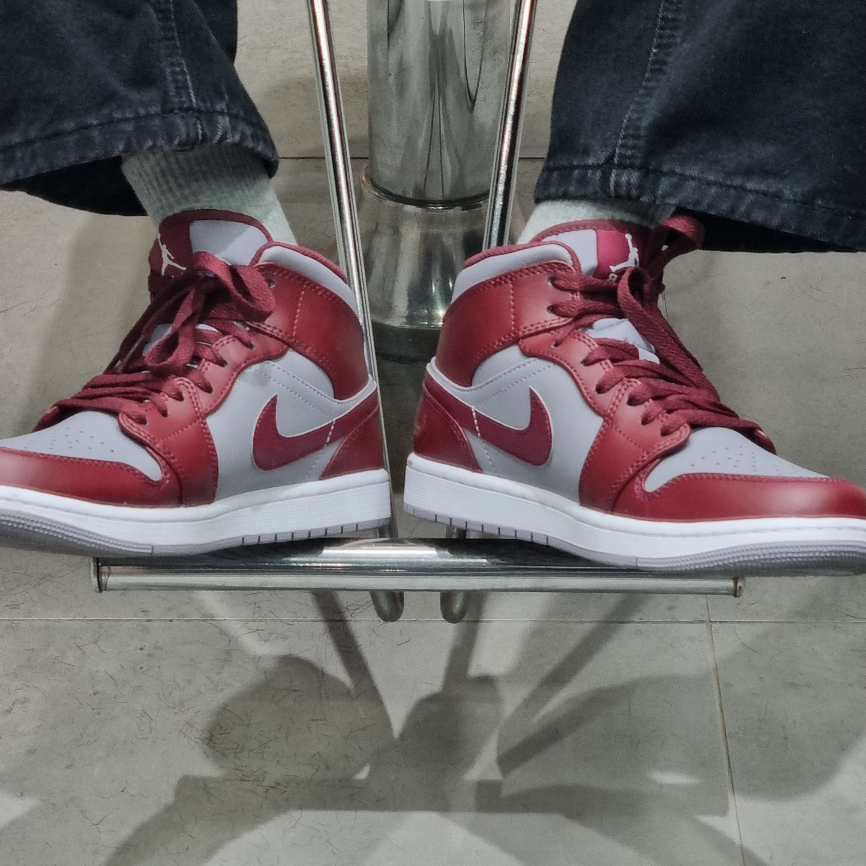 Jordan 1 Mid Cherrywood Red 착용 스타일