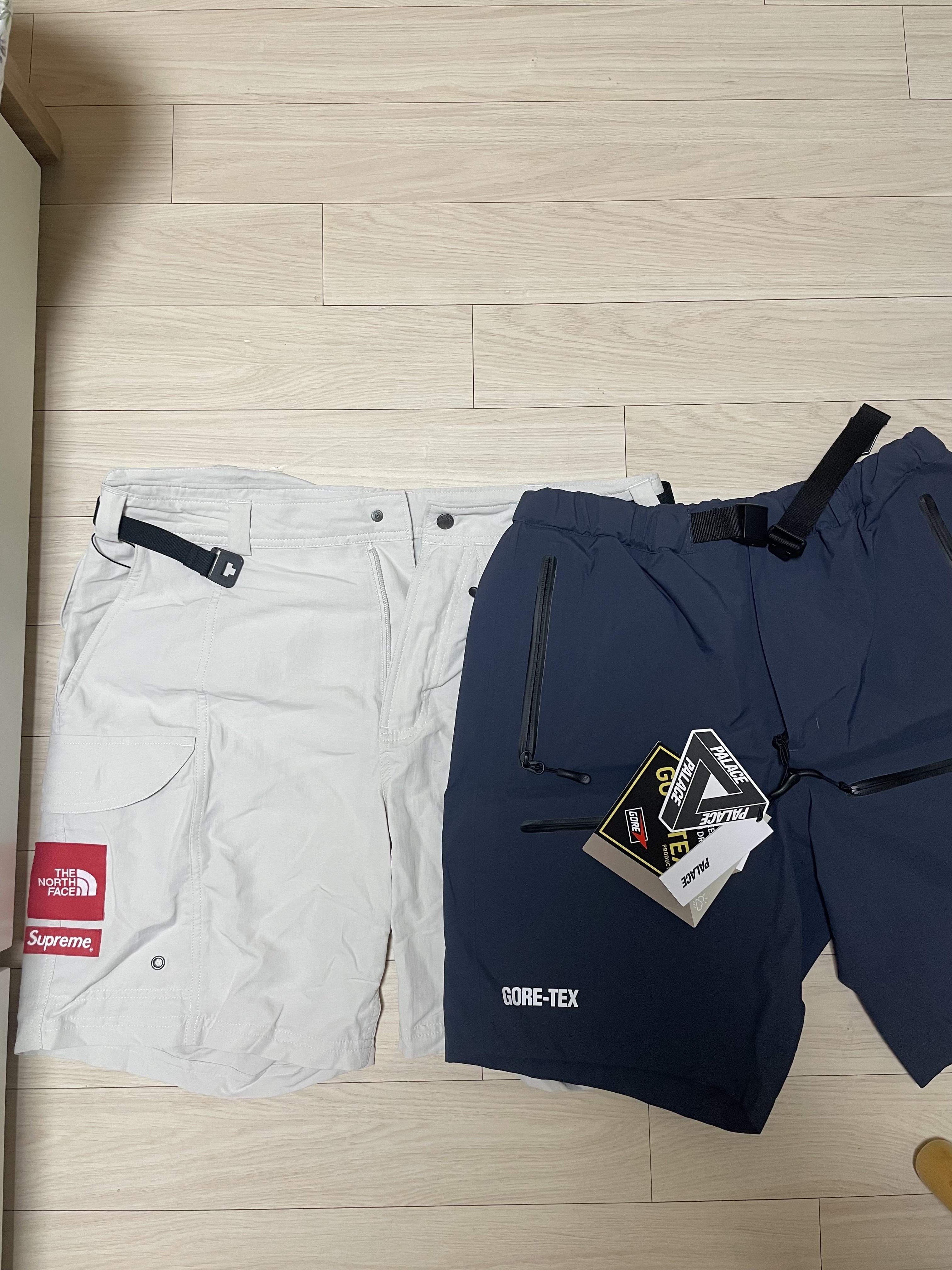 Palace Gore-Tex S-Tech Shorts Navy - 22SS, Supreme x The North Face Trekking Packable Belted Shorts Stone - 22SS 착용 스타일