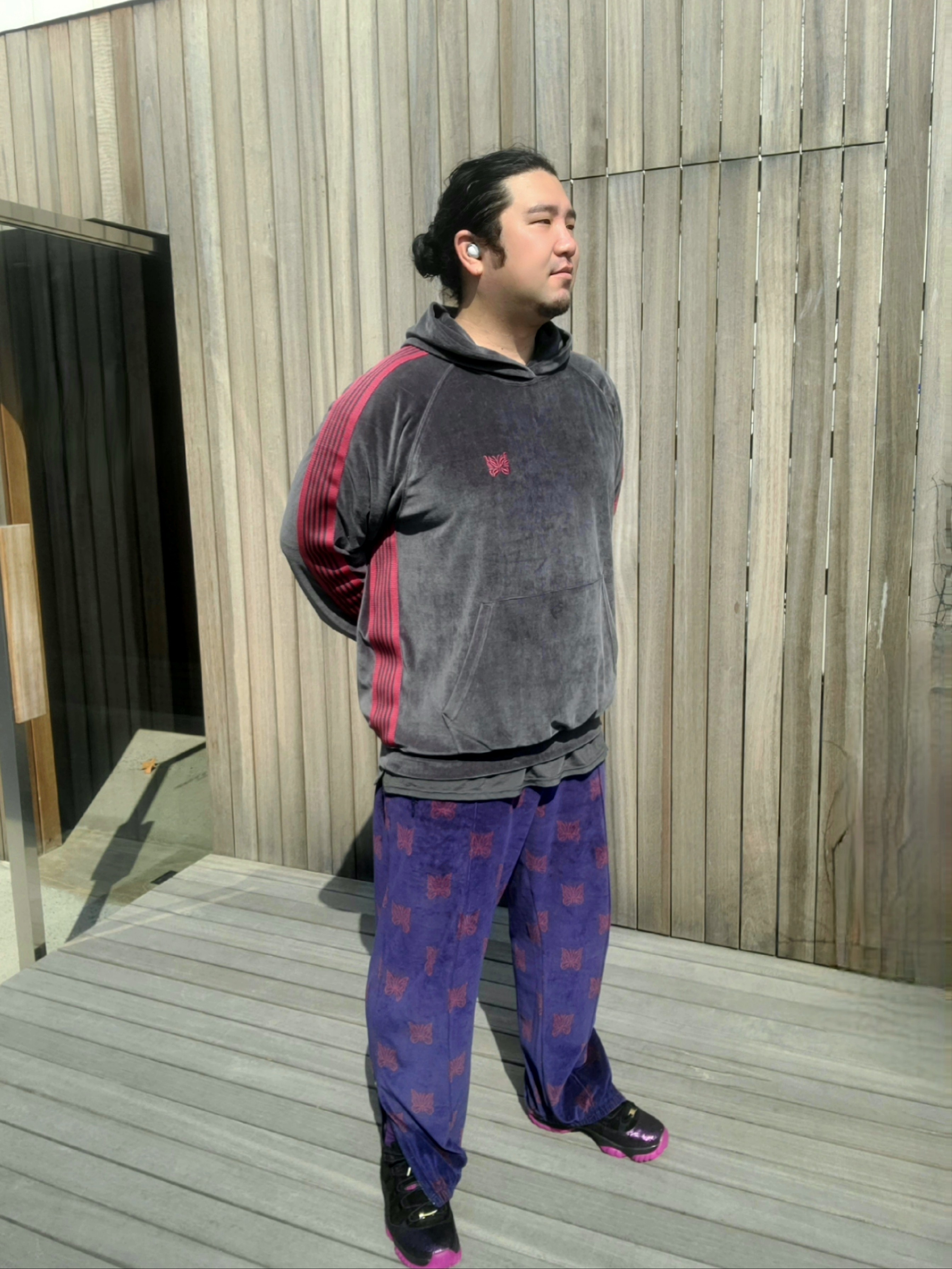 (W) Jordan 11 Retro Low Think 16 Rook To Queen, Needles Track Hoodie Velour Charcoal 착용 스타일 - 1