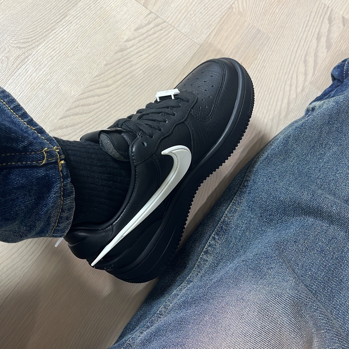 Nike x Ambush Air Force 1 Low SP Black 착용 스타일 - 2