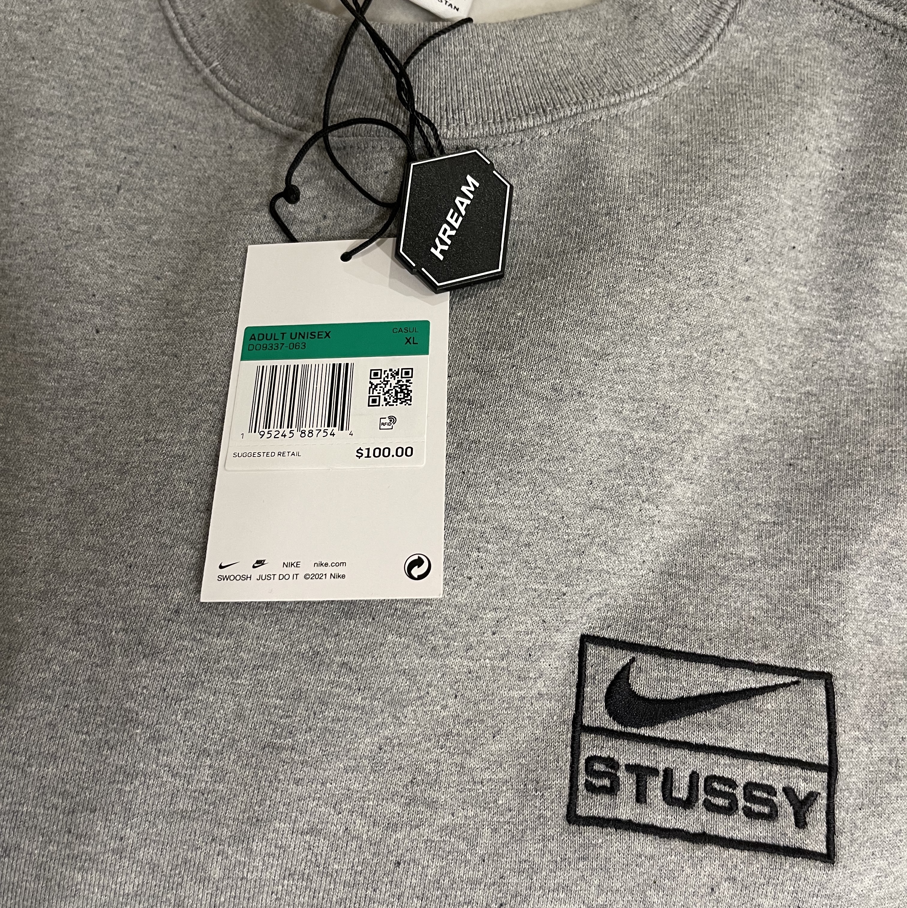 Nike x Stussy NRG Fleece Crewneck Dark Grey Heather (DO9337-063) 착용 스타일