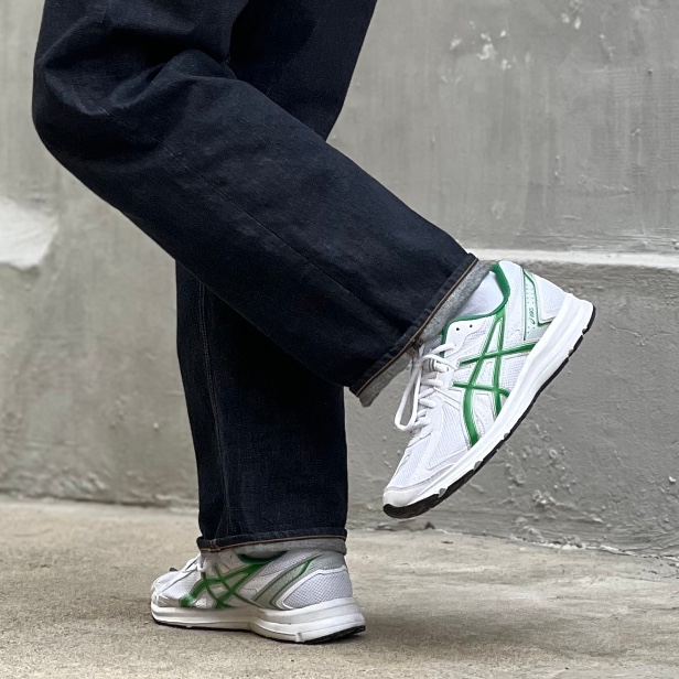 Asics Jog 100 S White Green - 2E Wide 착용 스타일 - 1